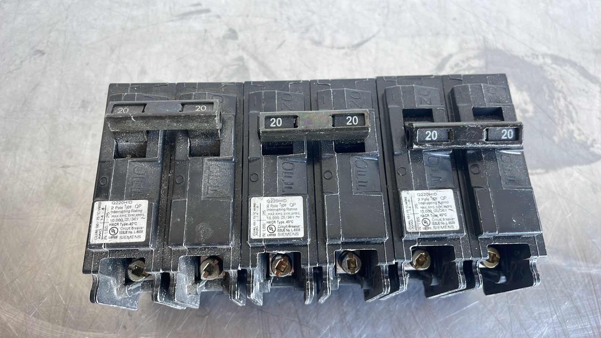 Photo 1 of SIEMENS Q220HID CIRCUIT BREAKER, 20 AMP, DOUBLE POLE, FOR HID LIGHTING (3)