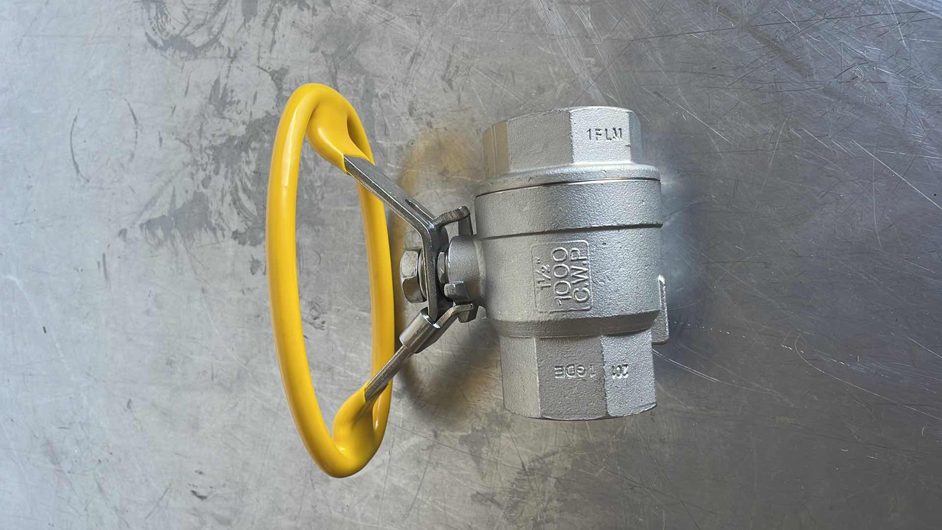 Photo 1 of 1-1/2" 316 S/S 1000# CWP FULL PORT
2PC SHARPE BALL VALVE W/ OVAL
HANDLE CF8M