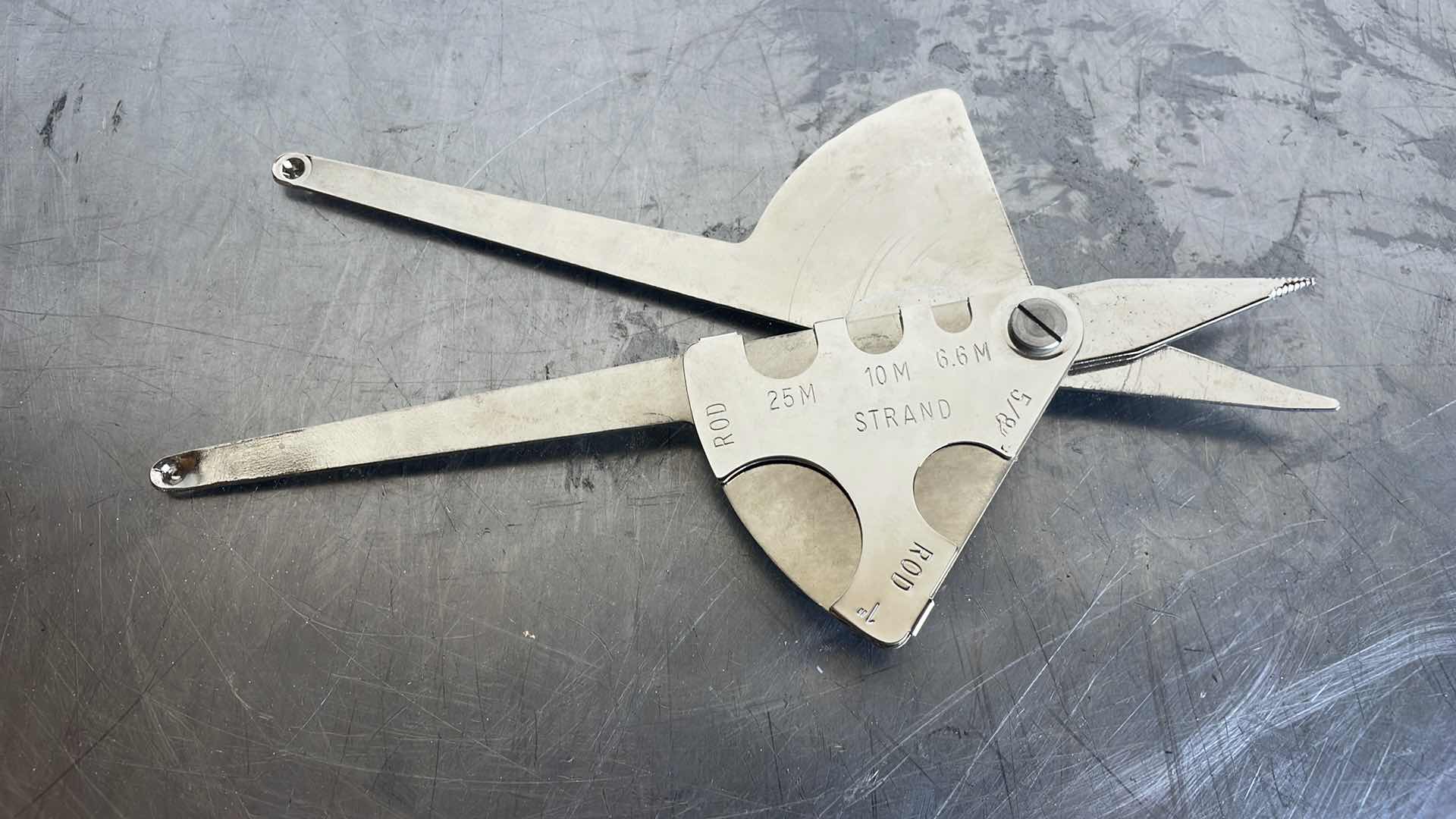 Photo 1 of GENERAL MACHINE PRODUCTS
COMPASS / PROTRACTOR GAGE
TOOL W/ LEATHER CASE