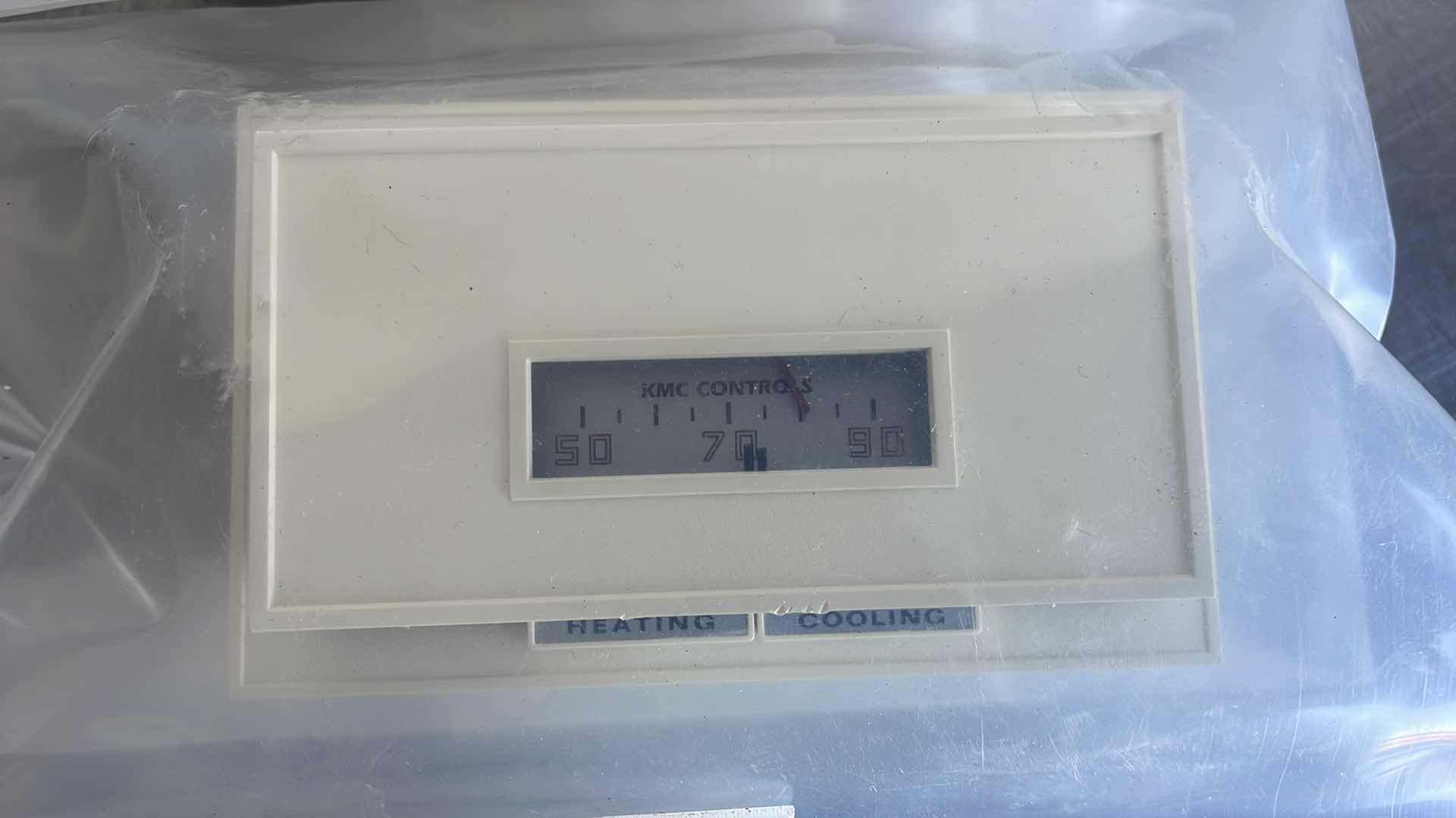 Photo 1 of KMC DUAL-SETPOINT REHEAT & COOL HORIZONTAL THERMOSTAT (55° TO 85°F
???-1004-10 (5)