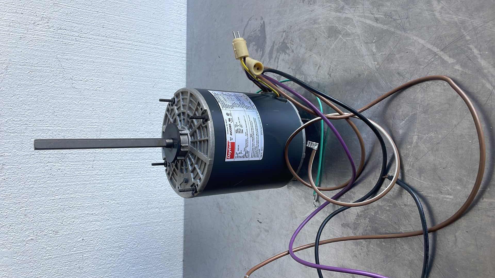 Photo 3 of DAYTON 3/4 HP CONDENSER FAN MOTOR 208/230 MODEL 4M208H