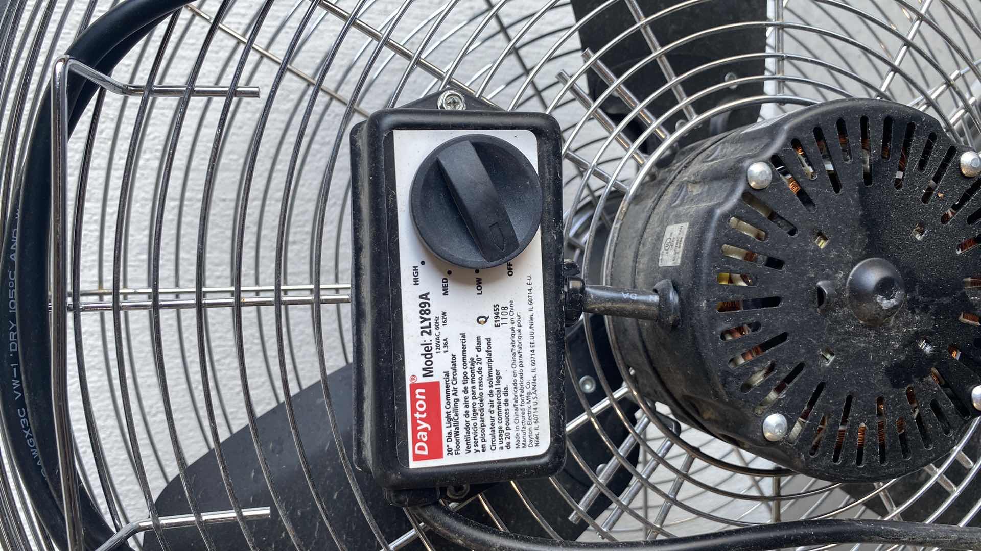 Photo 1 of DAYTON FAN 20” LIGHT COMMERCIAL FLOOR/WALL/CEILING AIR CIRCULATOR