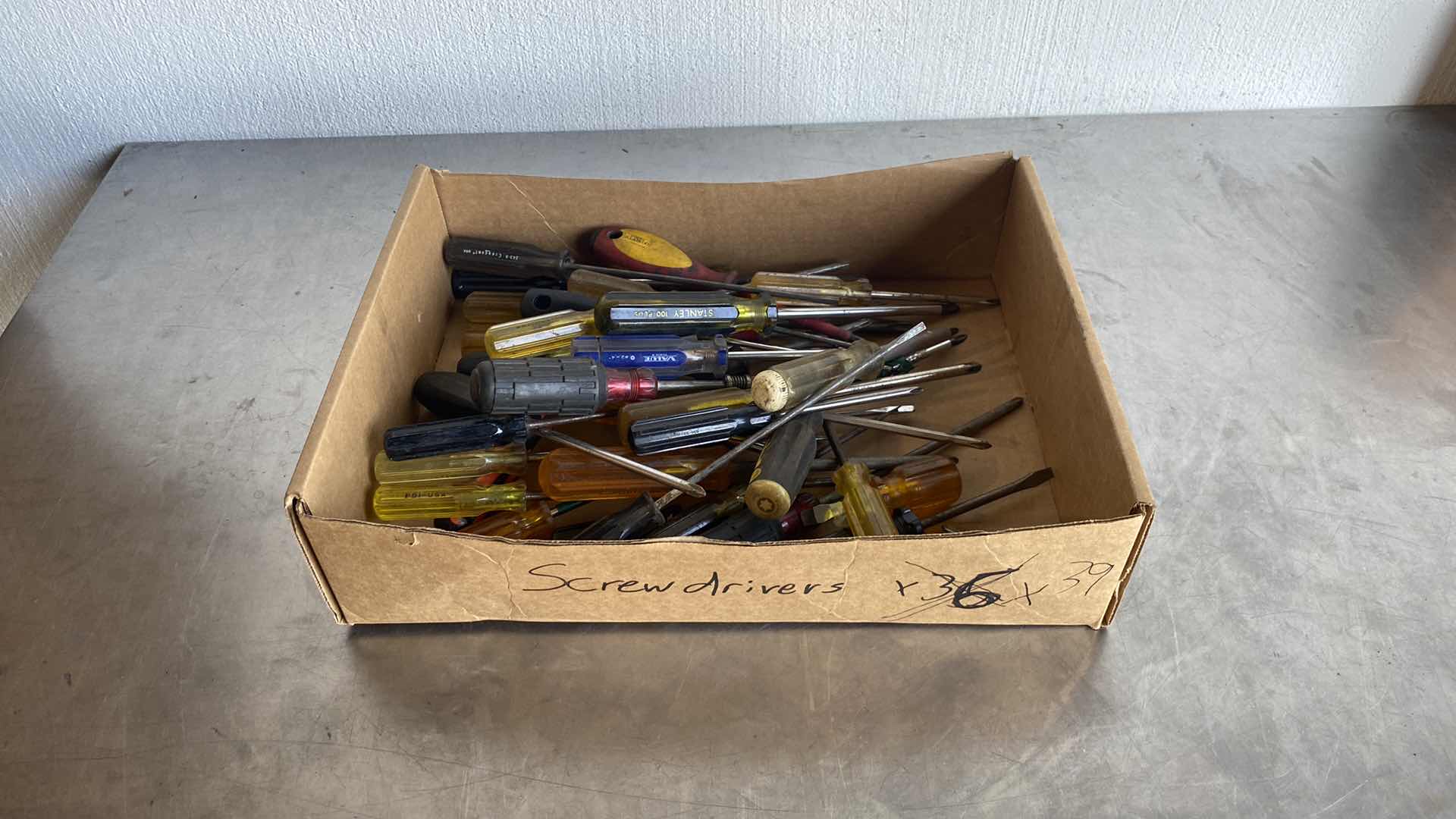 Photo 1 of SCREW DRIVERS (39)