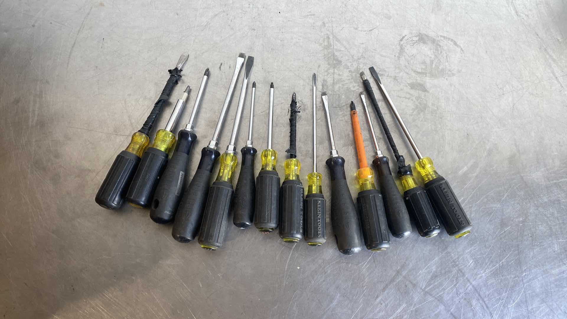 Photo 1 of KLEIN TOOLS SCREW DRIVERS (14)