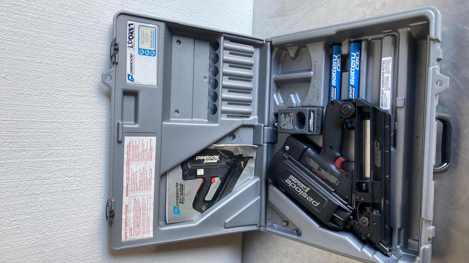 Photo 1 of ITW PASLODE IMPULSE CORDLESS SOLID STATE NAILER MODEL 300