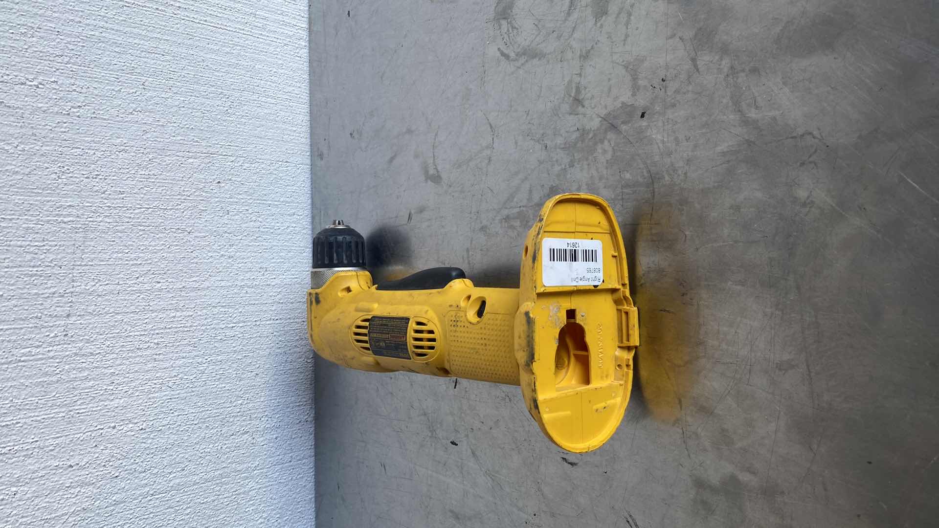 Photo 1 of 18V DEWALT 3/8”(10mm) VSR CORDLESS RIGHT ANGLE DRILL/DRIVER
MISSING BATTERY 
TESTED WORKING