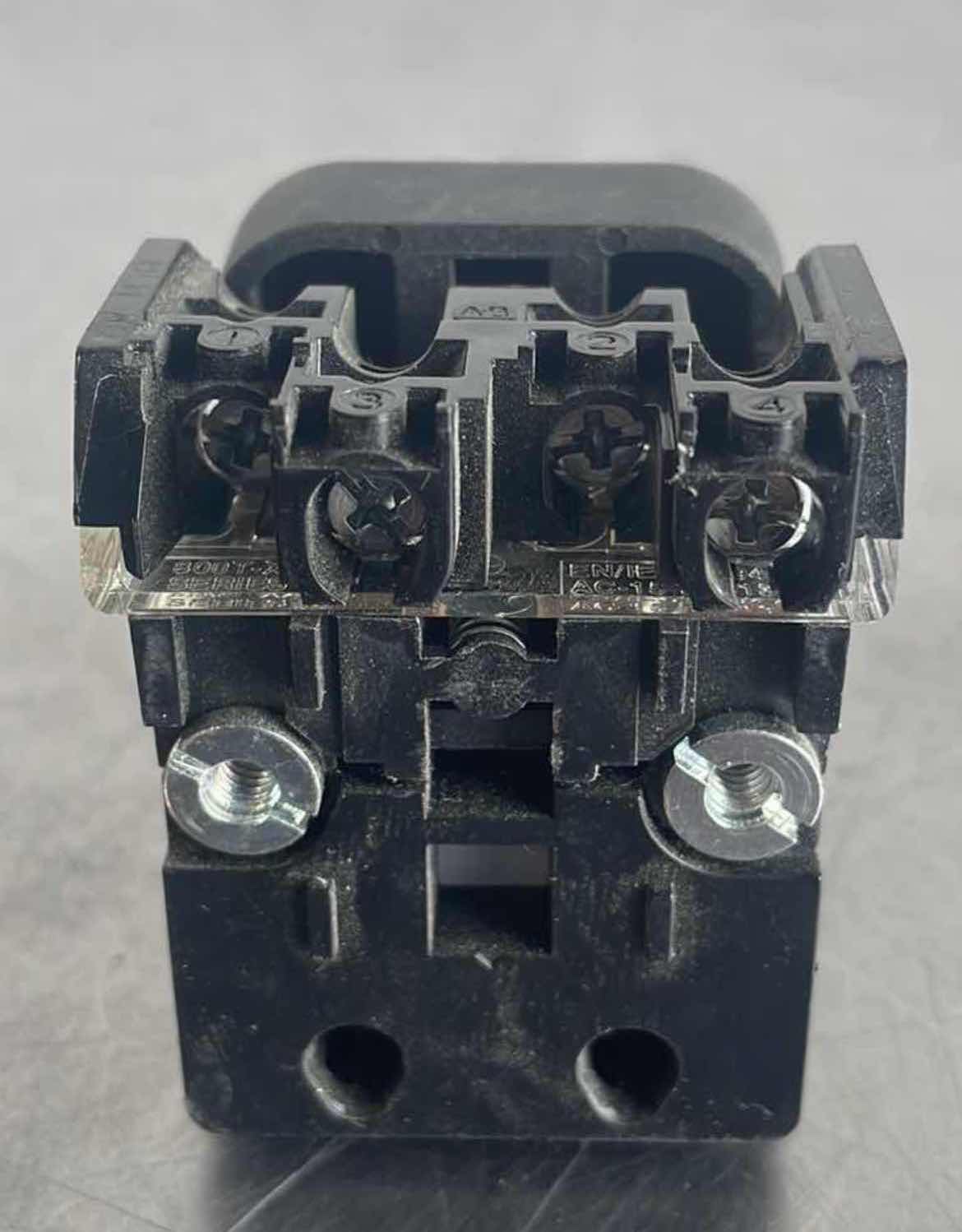 View 5 of ALLEN BRADLEY 800HC-QRBH2A SER. G BLUE ILLUMINATED PUSH BUTTON.             4A-2