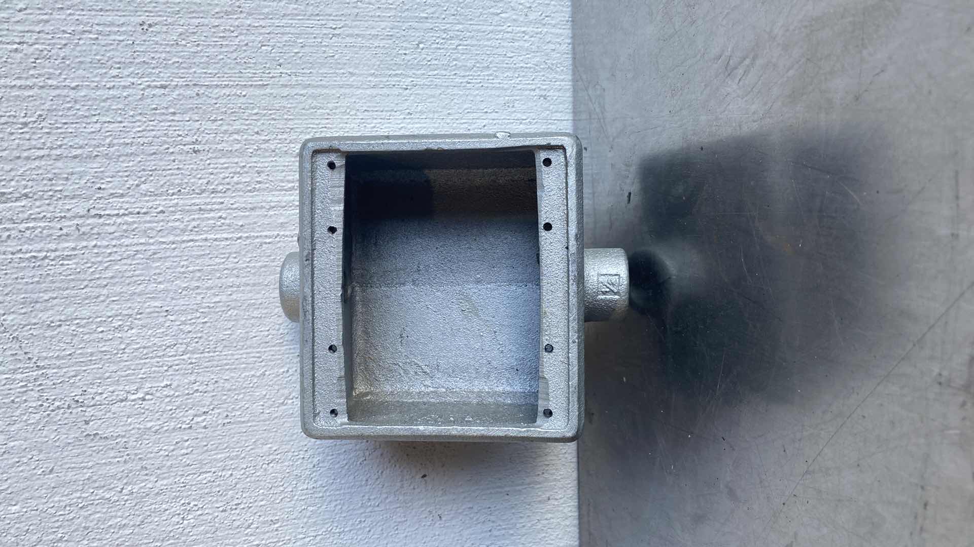 Photo 1 of CROUSE-HINDS OUTLET BOX 1/2” FDC12
(4)