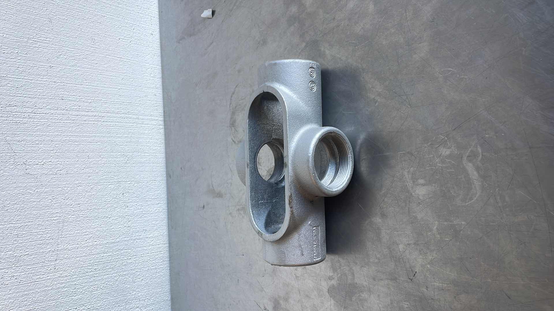 Photo 1 of COOPER CROUSE HINDS CONDUIT OUTLET BODY X67 2” (3)