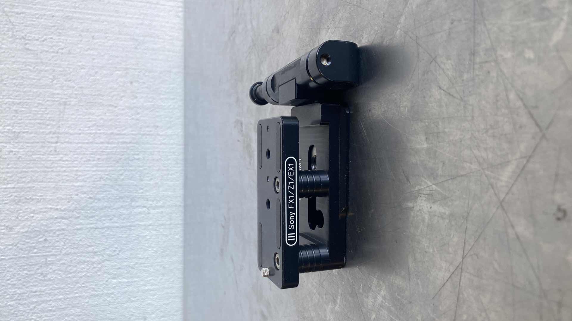 Photo 1 of CHROSZIEL E 1450011 ROD BASE PLATE FOR SONY FX1/1/EX1
(3)