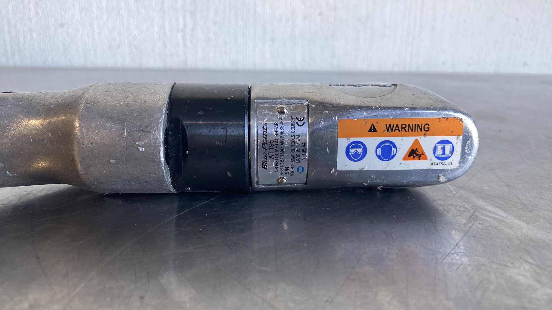 Photo 1 of BLUE POINT PT195 AIR POWERED SHEARS
2500 STROKES PER MINUTE - CUTS UP
TO 18 GA