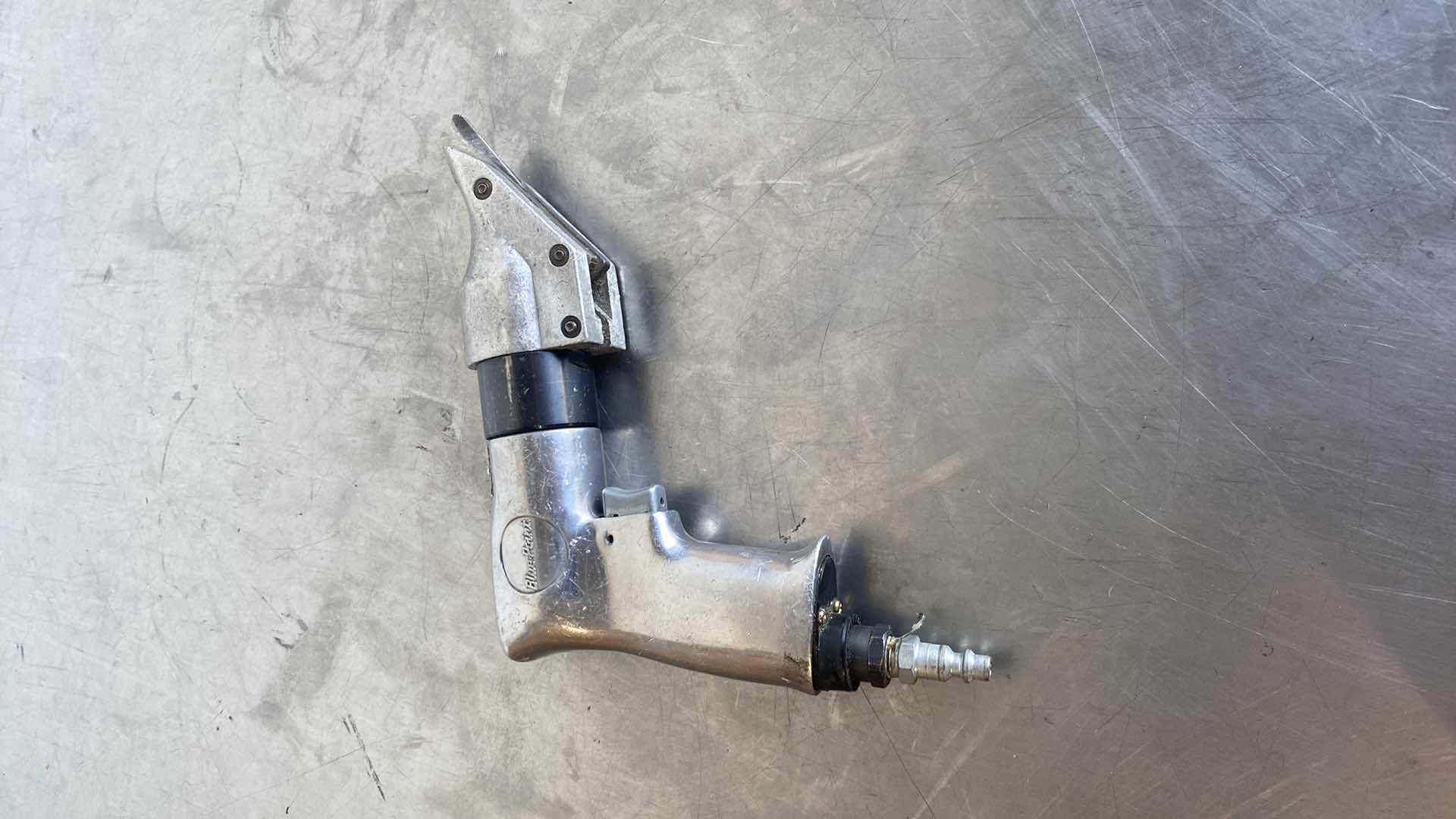 Photo 1 of BLUE POINT PT195 AIR POWERED SHEARS
2500 STROKES PER MINUTE - CUTS UP
TO 18 GA