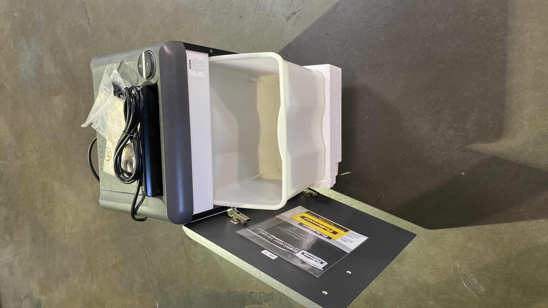 Photo 1 of FELLOWES PAPER SHREDDER HS-440