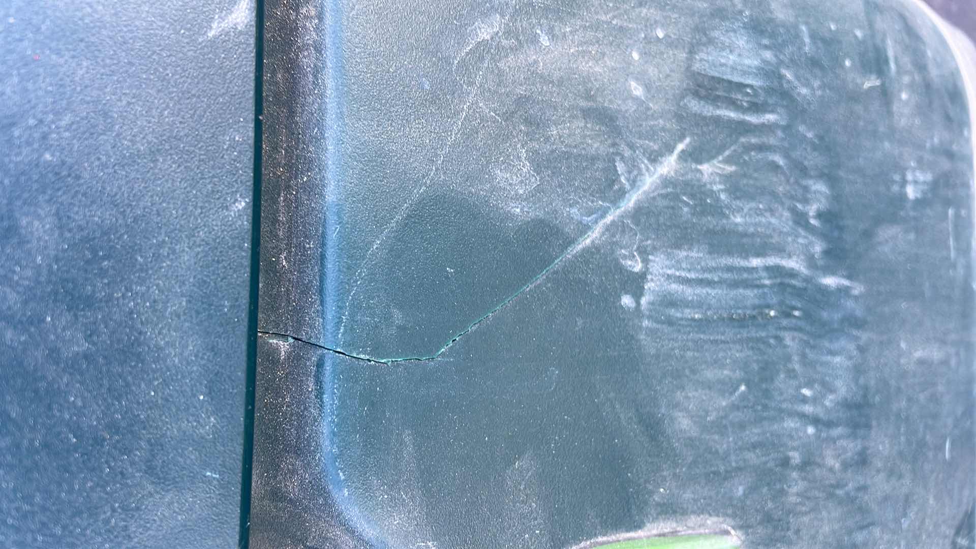 Photo 1 of NOBLES SPEED SCRUB BATTERY POWER SMALL CRACK AS PICTURED 125.2 HOURS