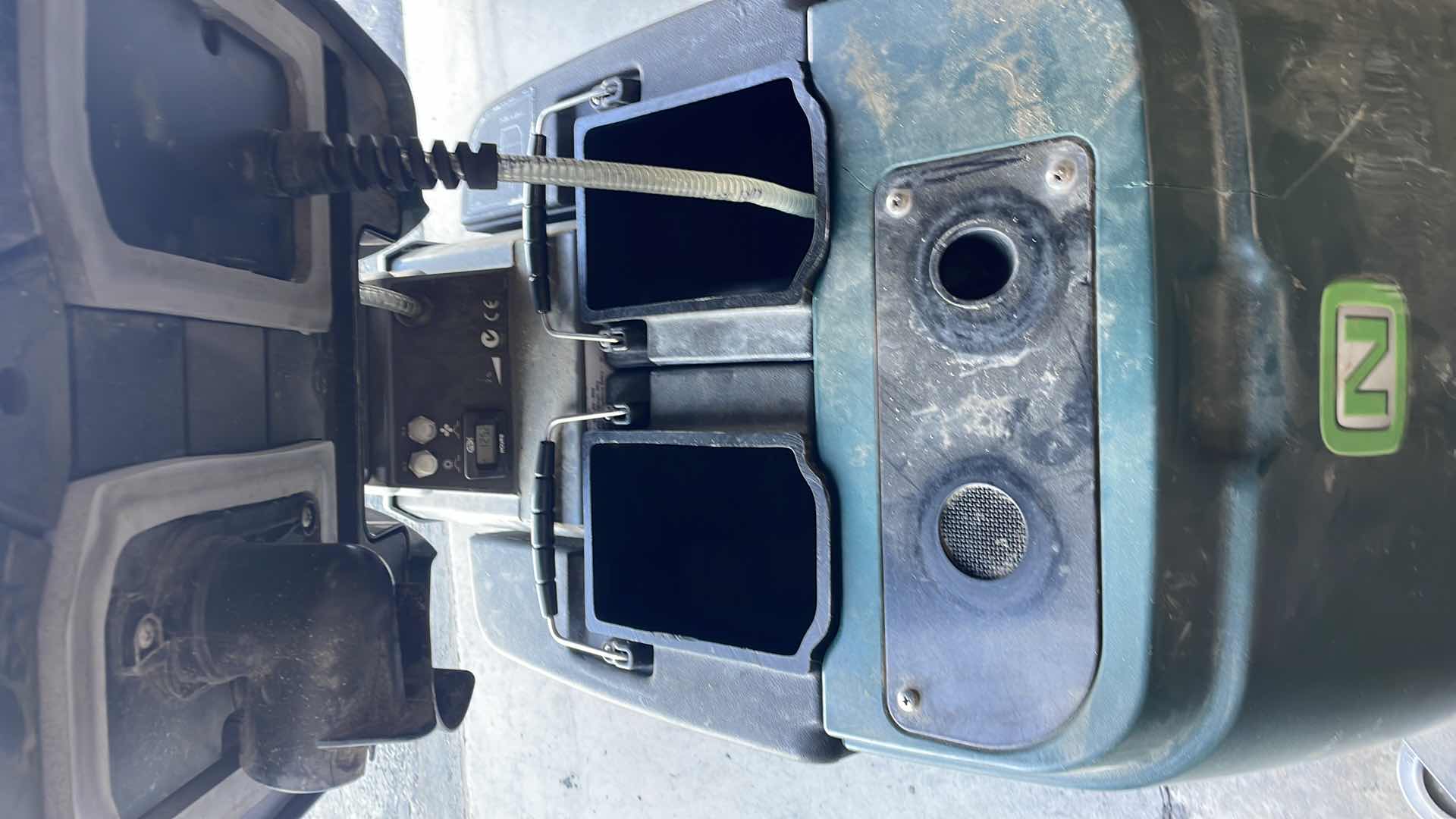 Photo 1 of NOBLES SPEED SCRUB BATTERY POWER SMALL CRACK AS PICTURED 125.2 HOURS