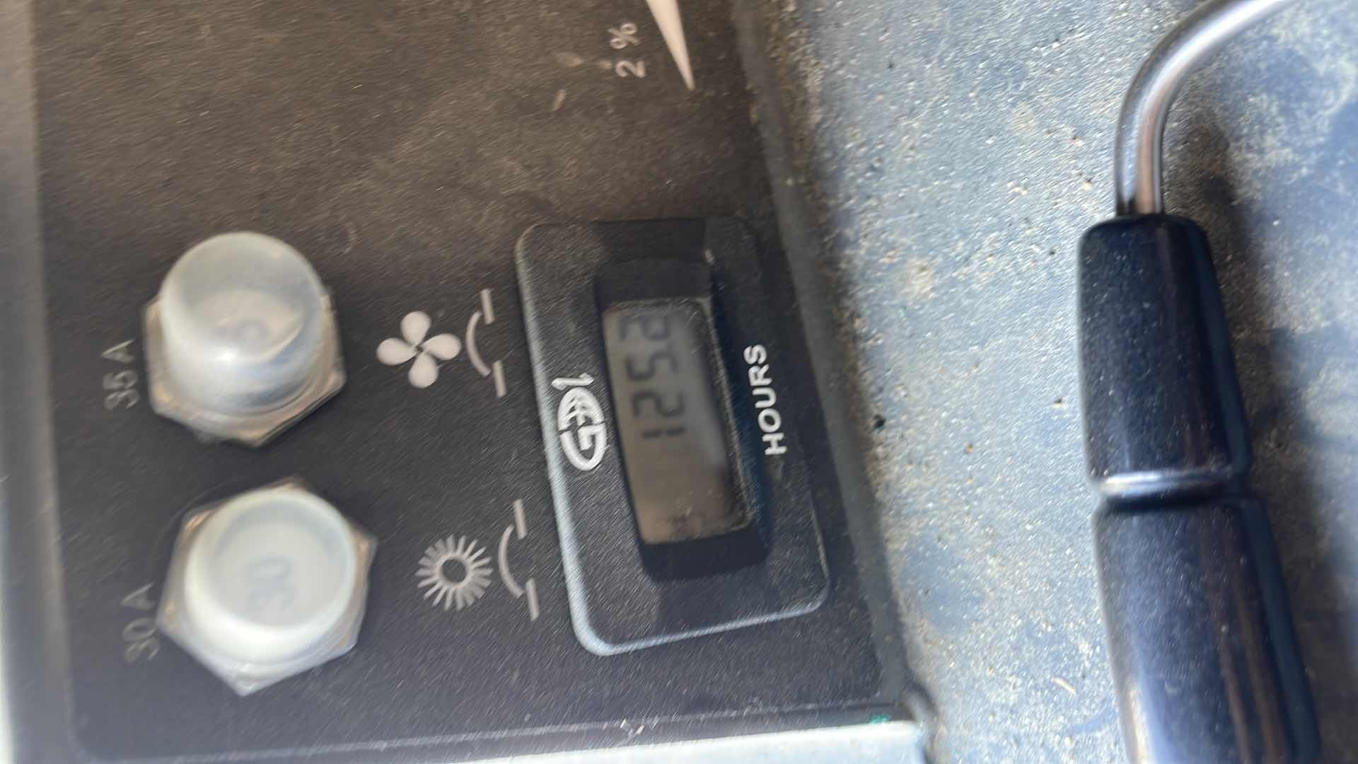 Photo 1 of NOBLES SPEED SCRUB BATTERY POWER SMALL CRACK AS PICTURED 125.2 HOURS