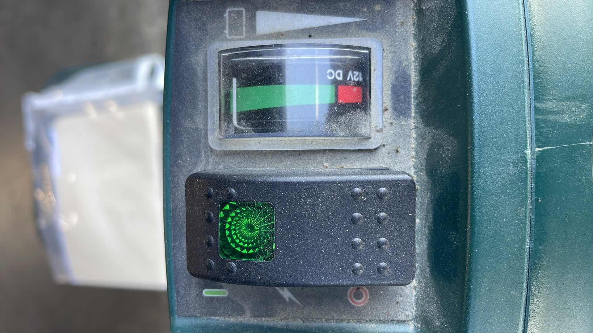 Photo 1 of NOBLES SPEED SCRUB BATTERY POWER SMALL CRACK AS PICTURED 125.2 HOURS