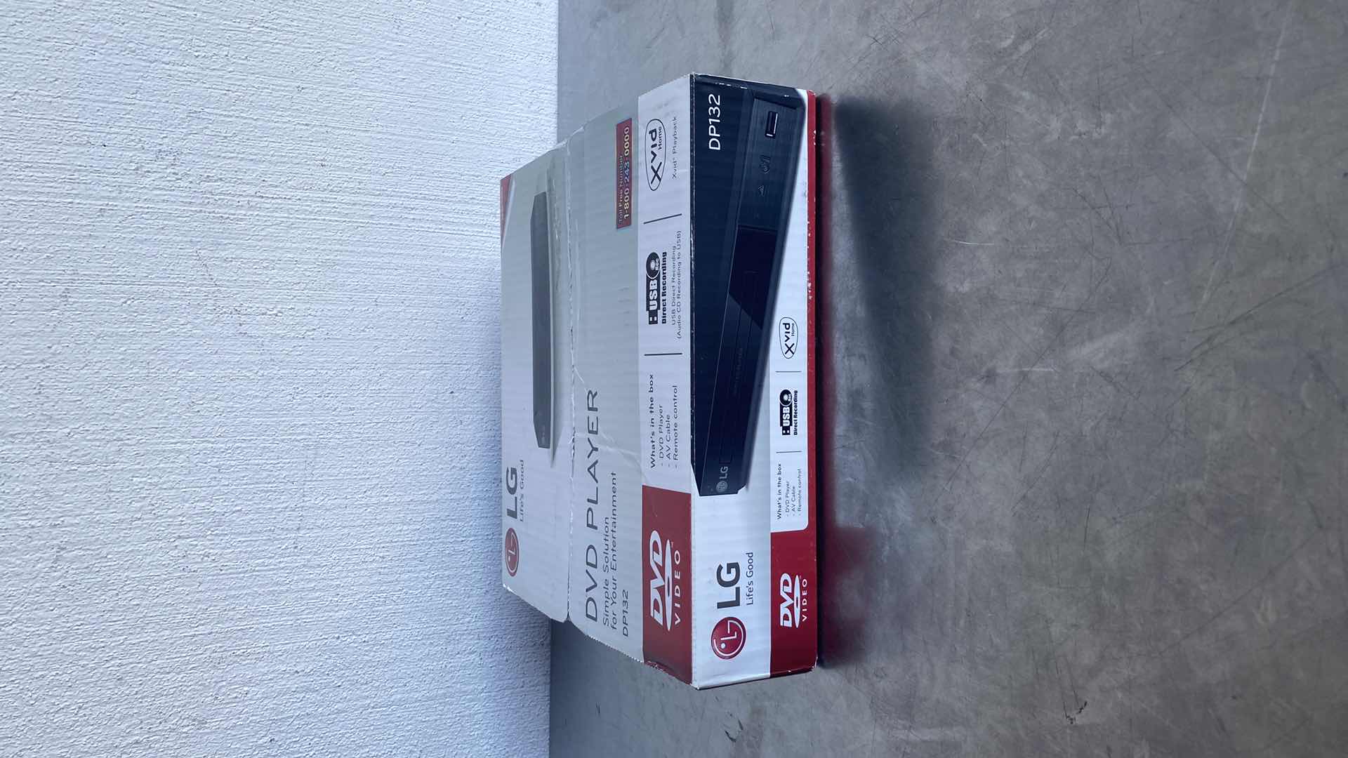 Photo 1 of LG DVD PLAYER DP132