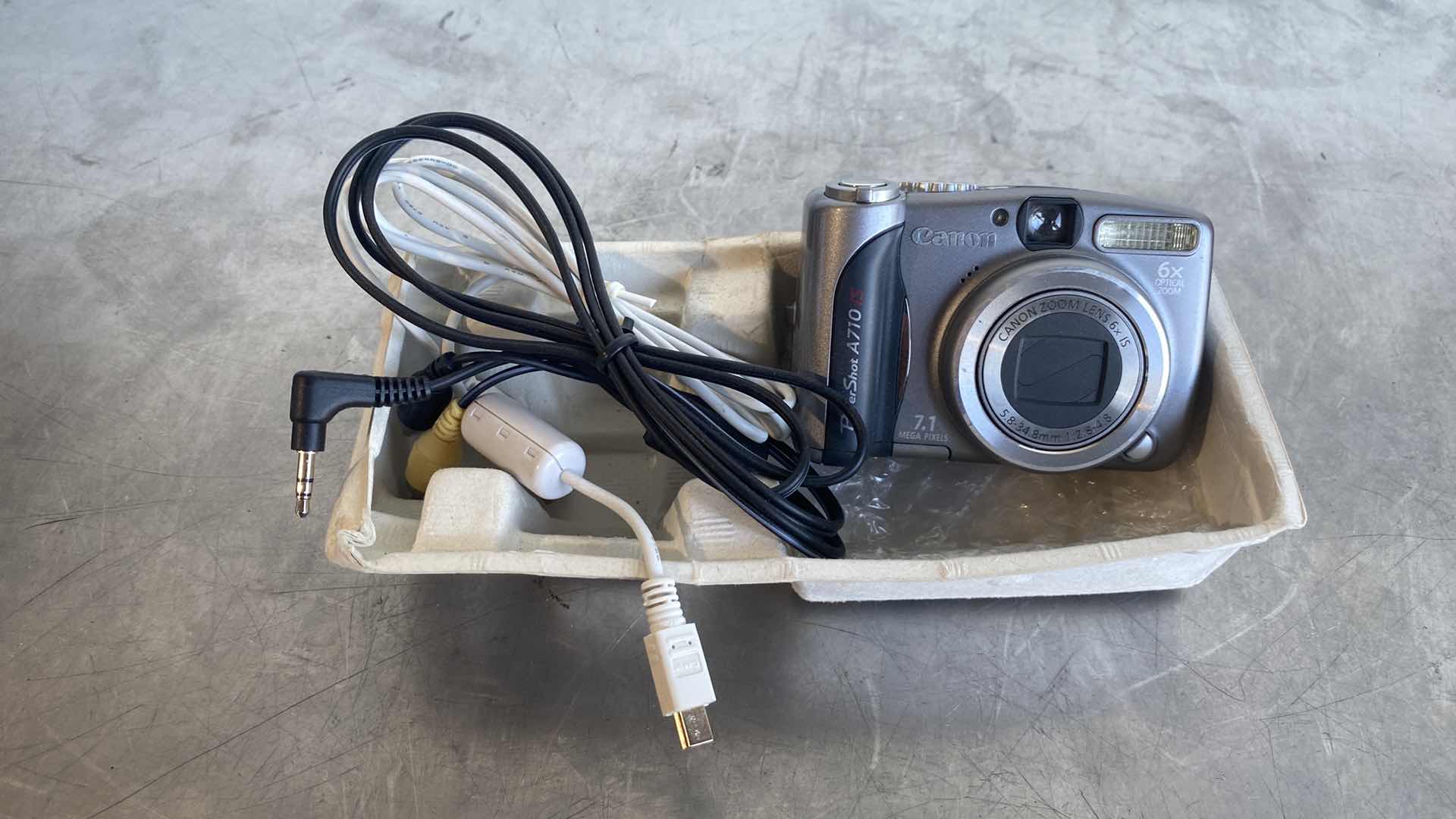 Photo 1 of CANON POWERSHOT A710IS CAMERA WITH SOLUTION DISK VER.29