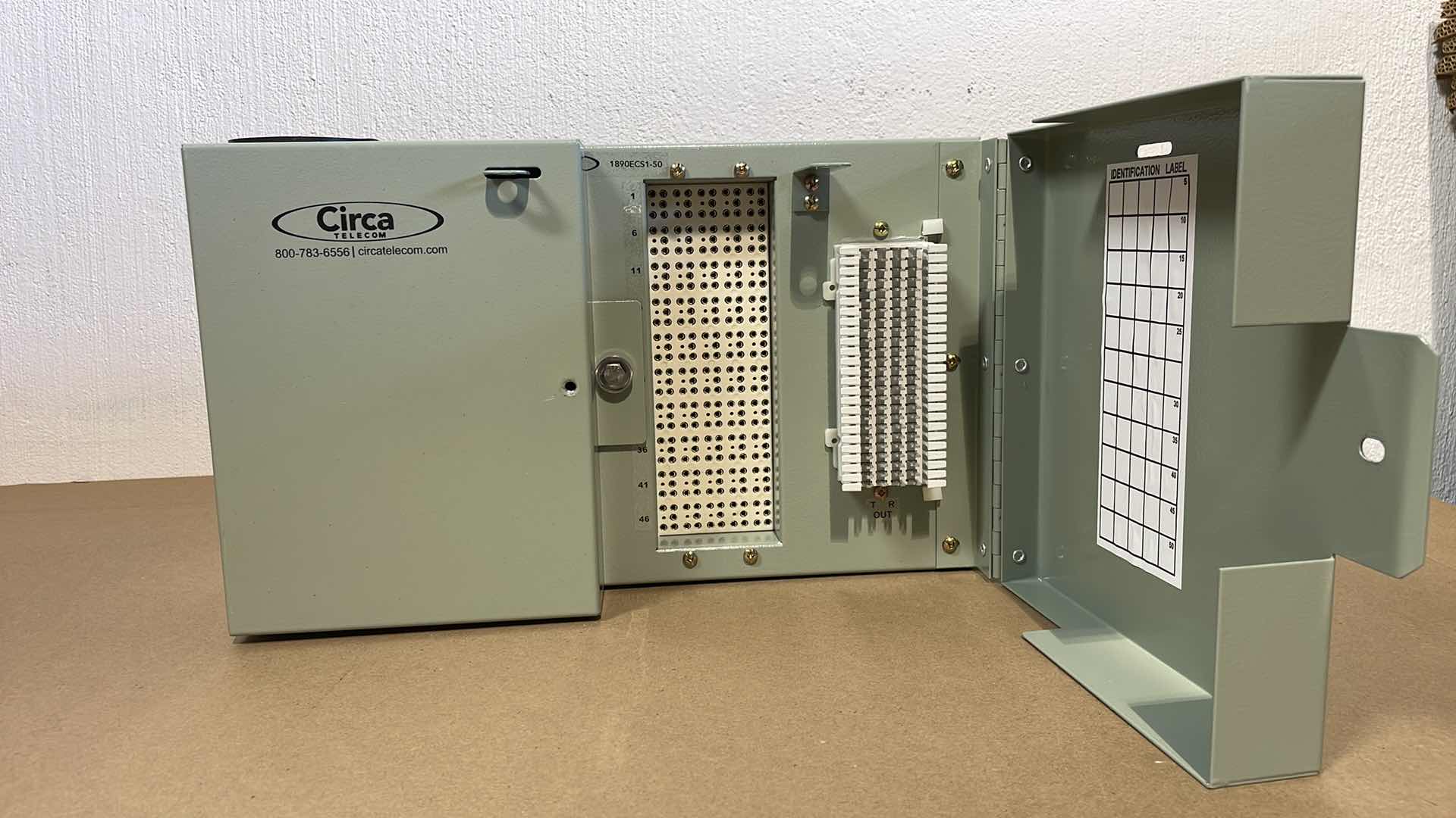 Photo 1 of CIRCA TELECOM 1890ECS1-50
BEP 50PR INDOOR 710 IN/66 OUT WITH
COVER SPLICE CHAMBER