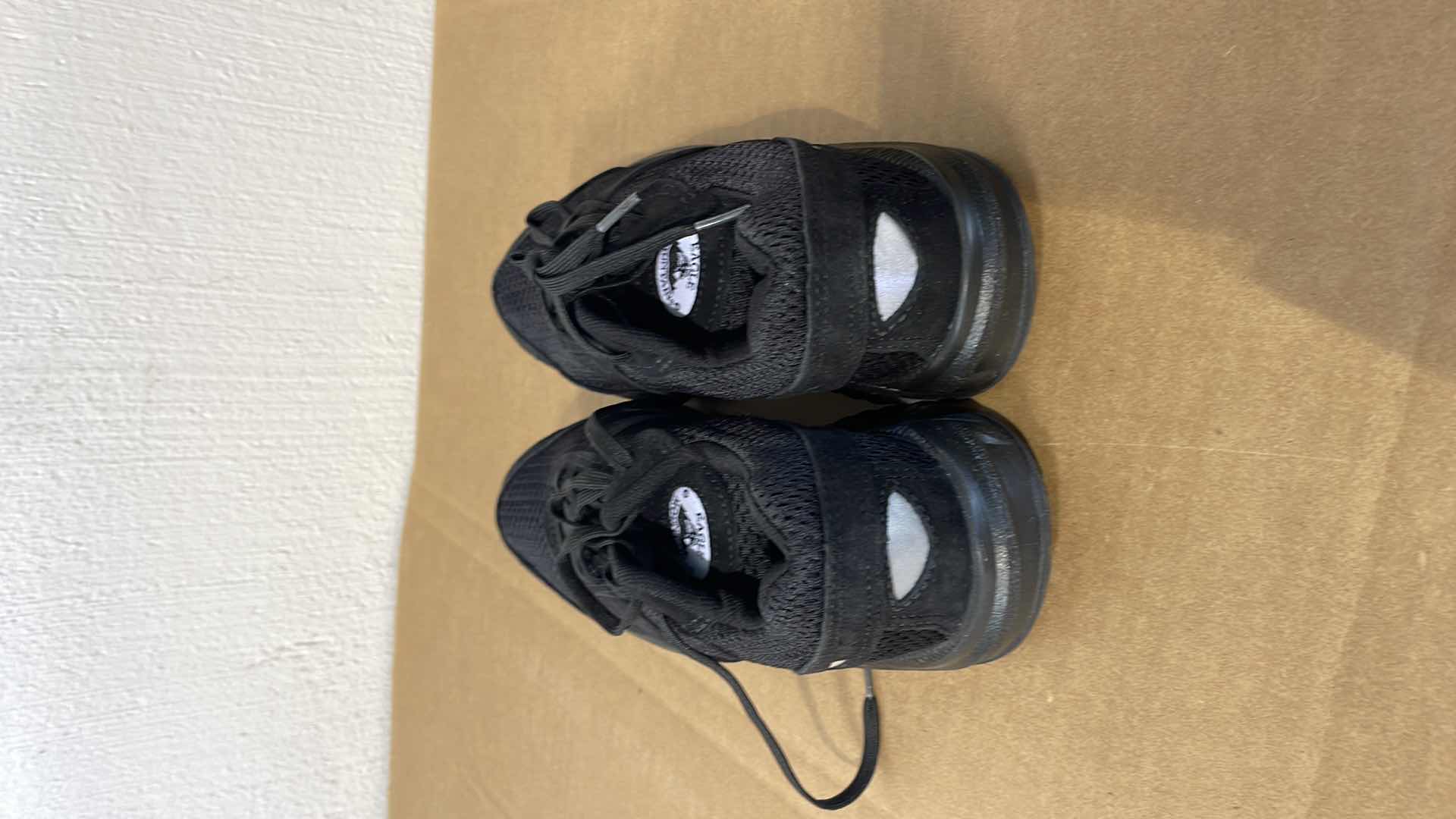 Photo 1 of EAGLE MOUNTAIN STEALTH ALL TERRAIN MILITARY CROSSOVER TRAINING SHOE
WOMENS 7R