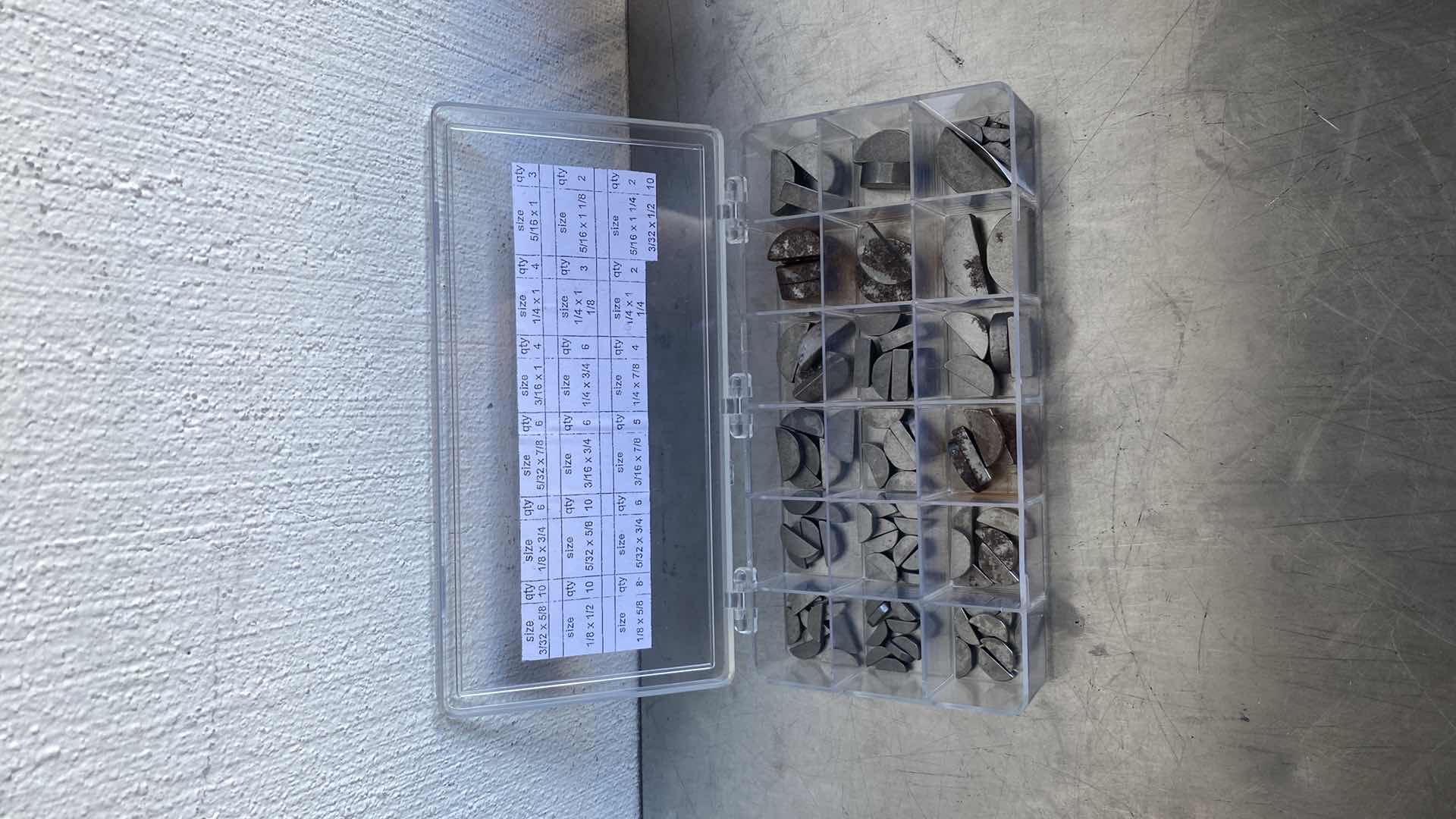 Photo 1 of 104 PIECE SET WOODRUFF KEY SET T-4UH48
(4)