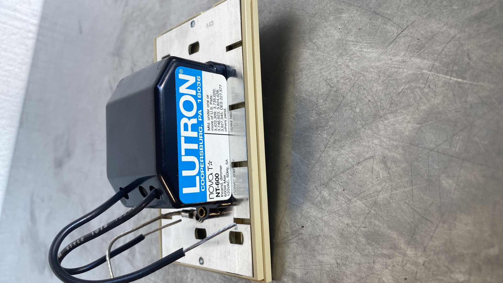 Photo 1 of LUTRON NT-600-IV NOVA T LIGHT DIMMER (3)