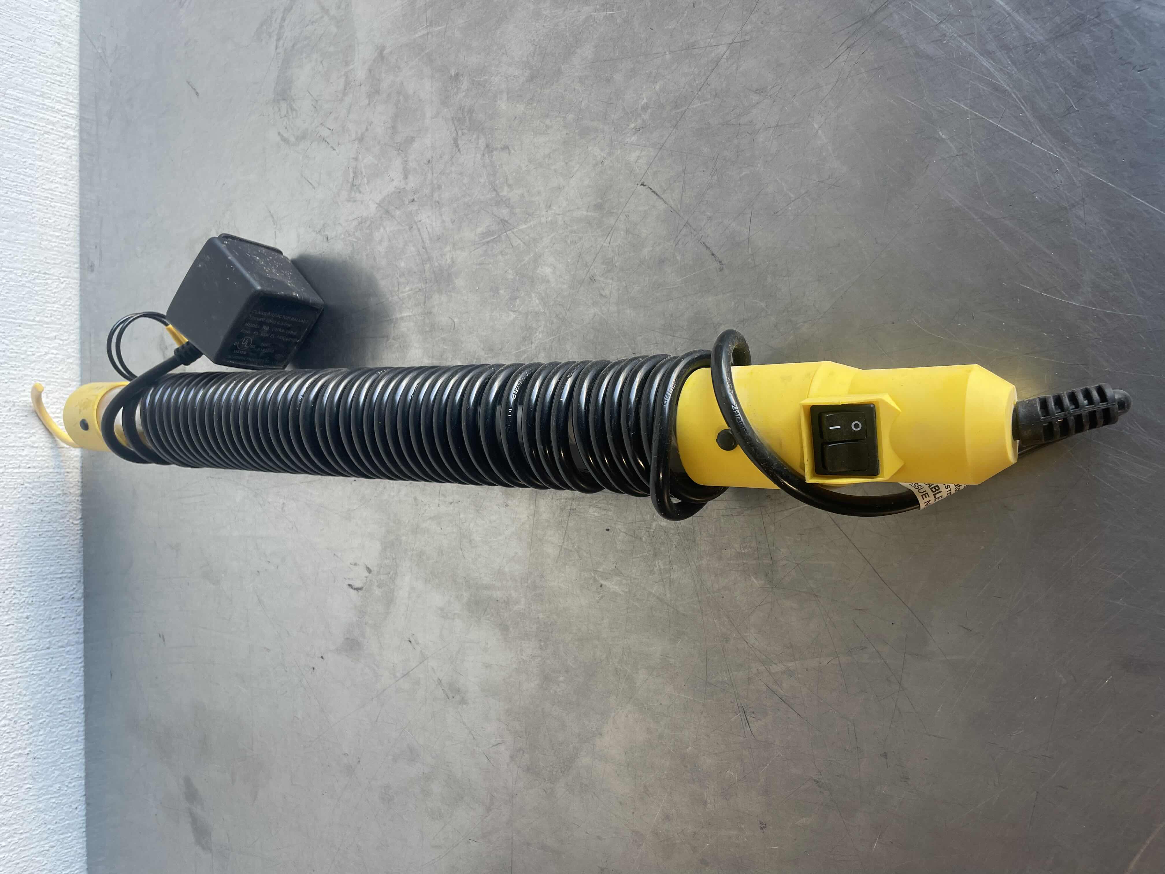 Photo 1 of 17” PORTABLE FLUORESCENT WORK LIGHT