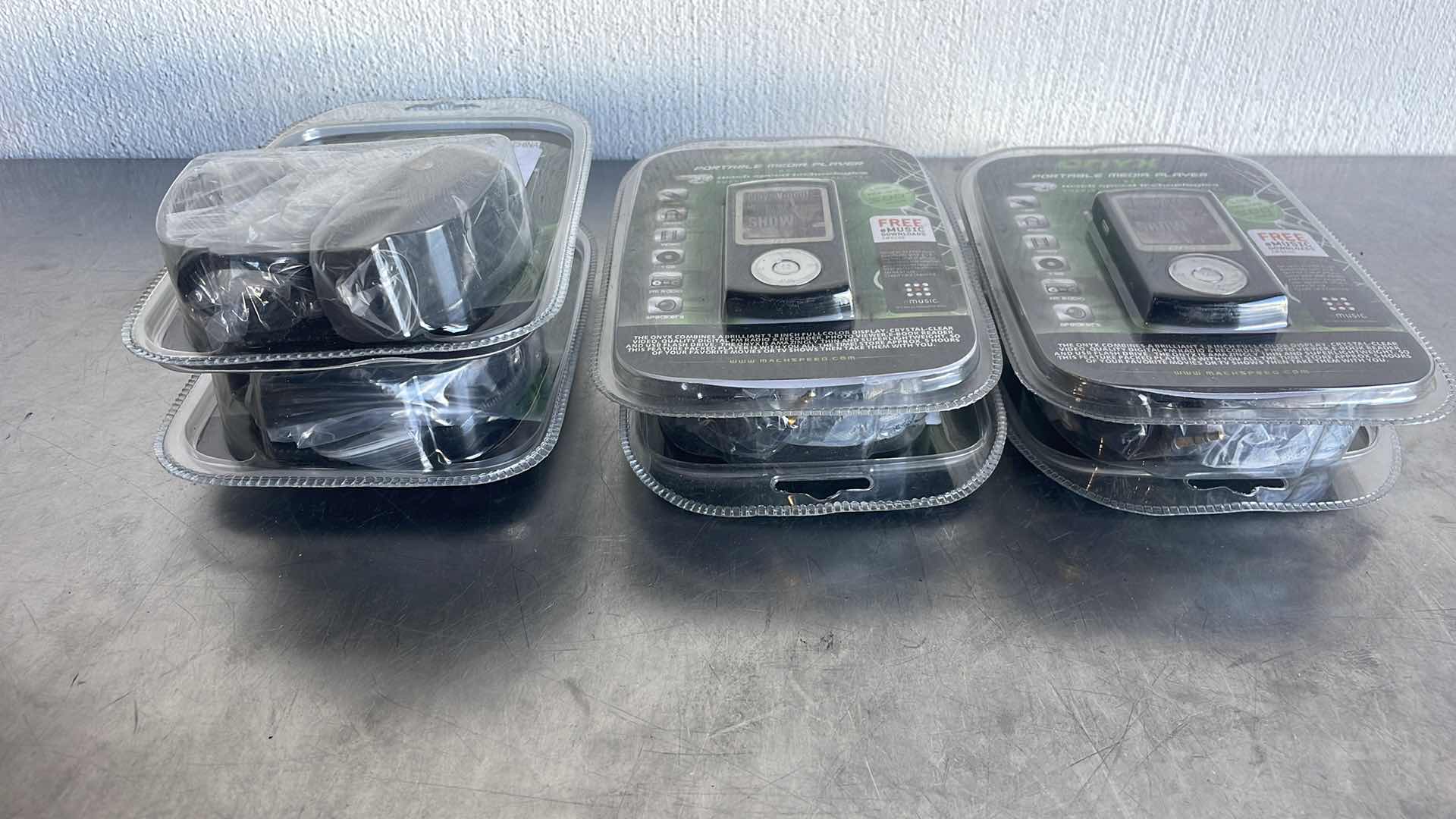 Photo 1 of ONYX PORTABLE MEDIA PLAYER (6)