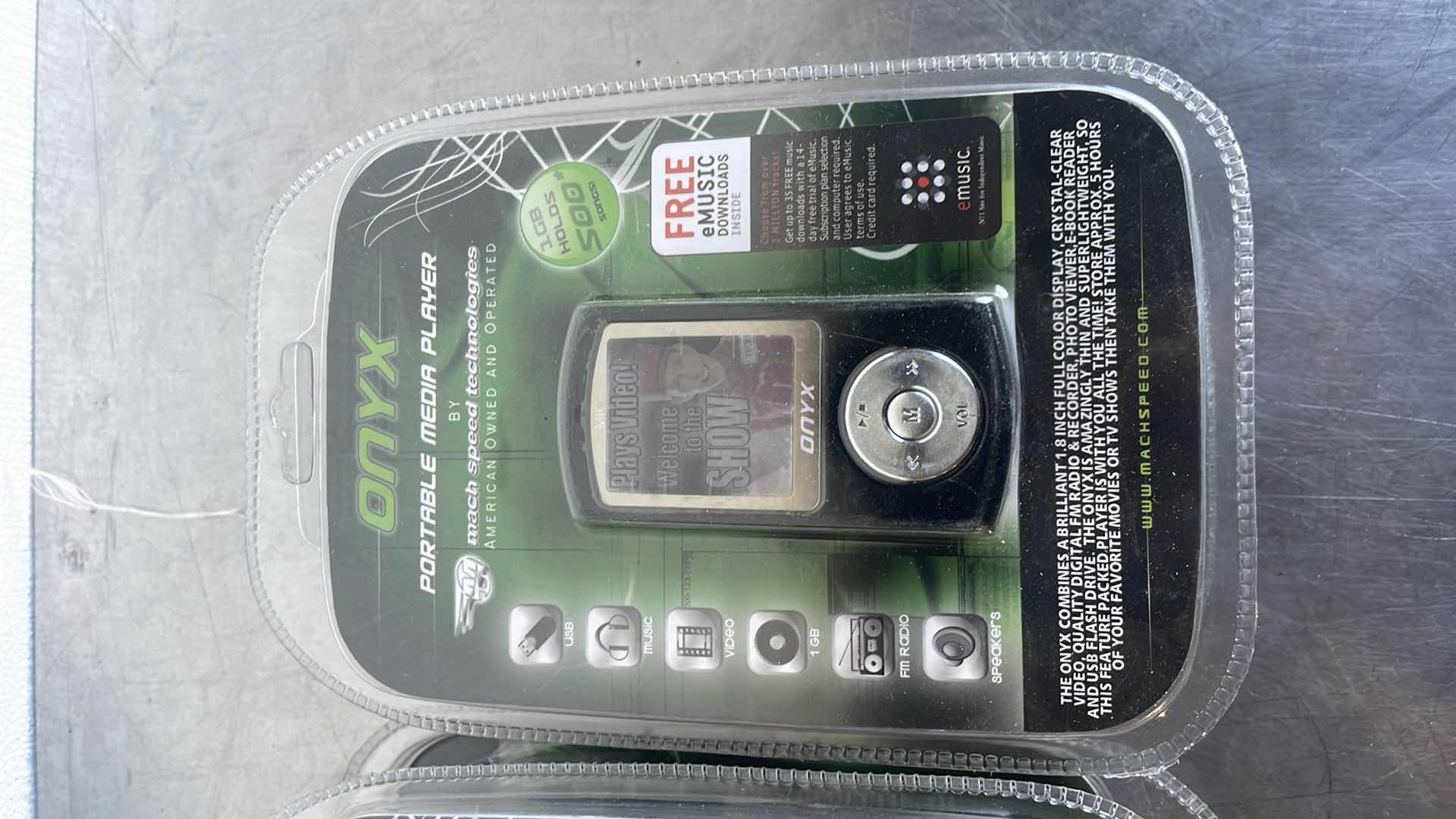 Photo 1 of ONYX PORTABLE MEDIA PLAYER (6)