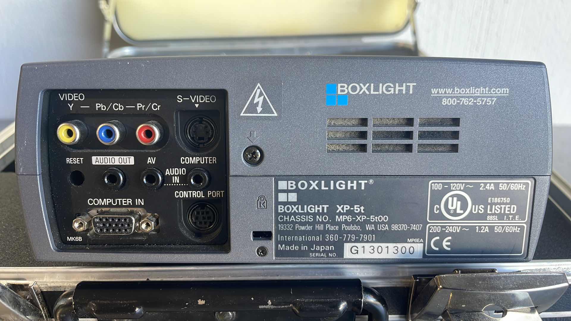 Photo 1 of BOXLIGHT XP-5T LCD PROJECTOR IN HARD ROLLING CASE SEE ALL PICTURES