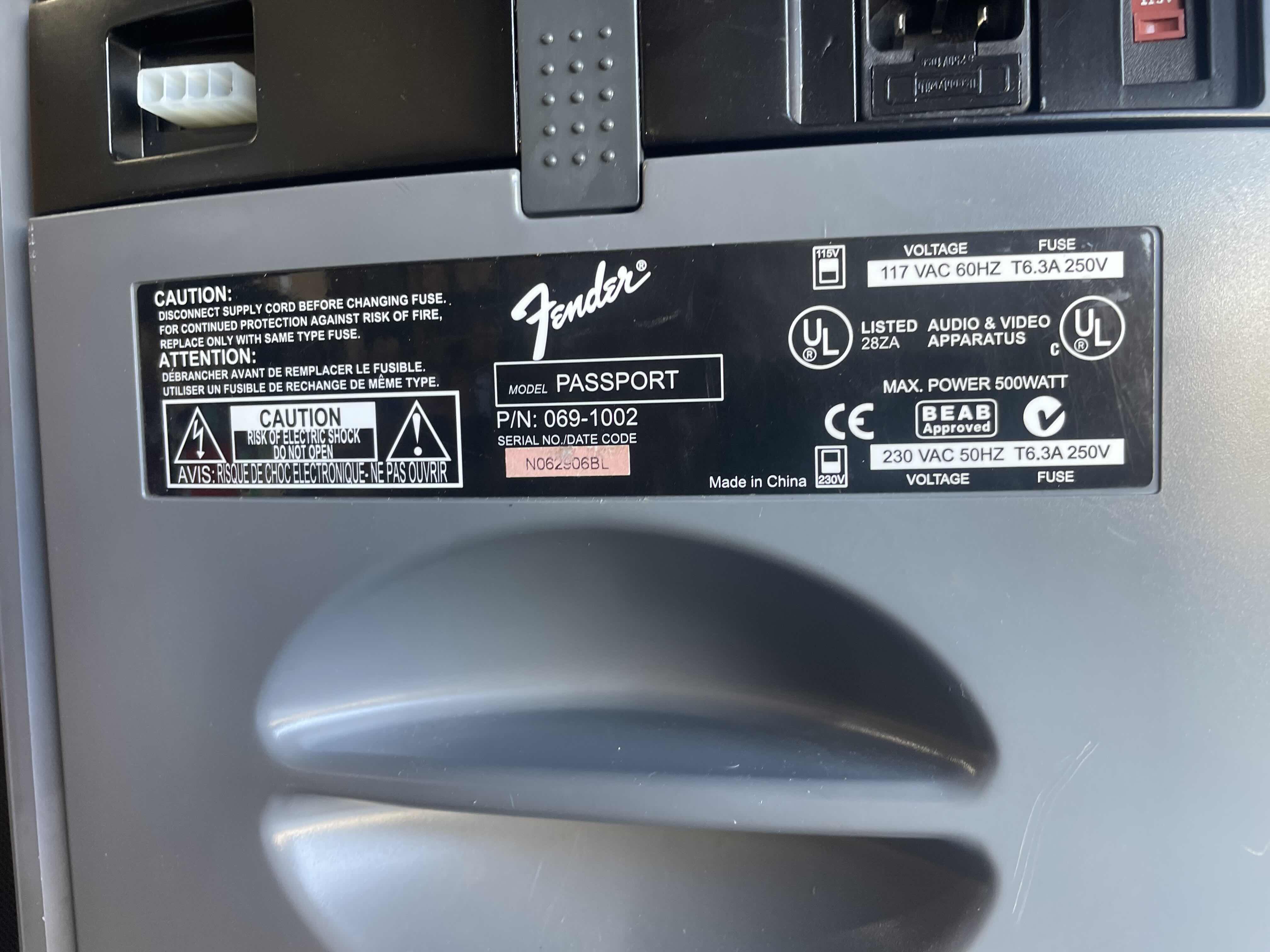 Photo 1 of FENDER PASSPORT P-250 PORTABLE PA
SOUND SYSTEM 069-1002 (250WATT)