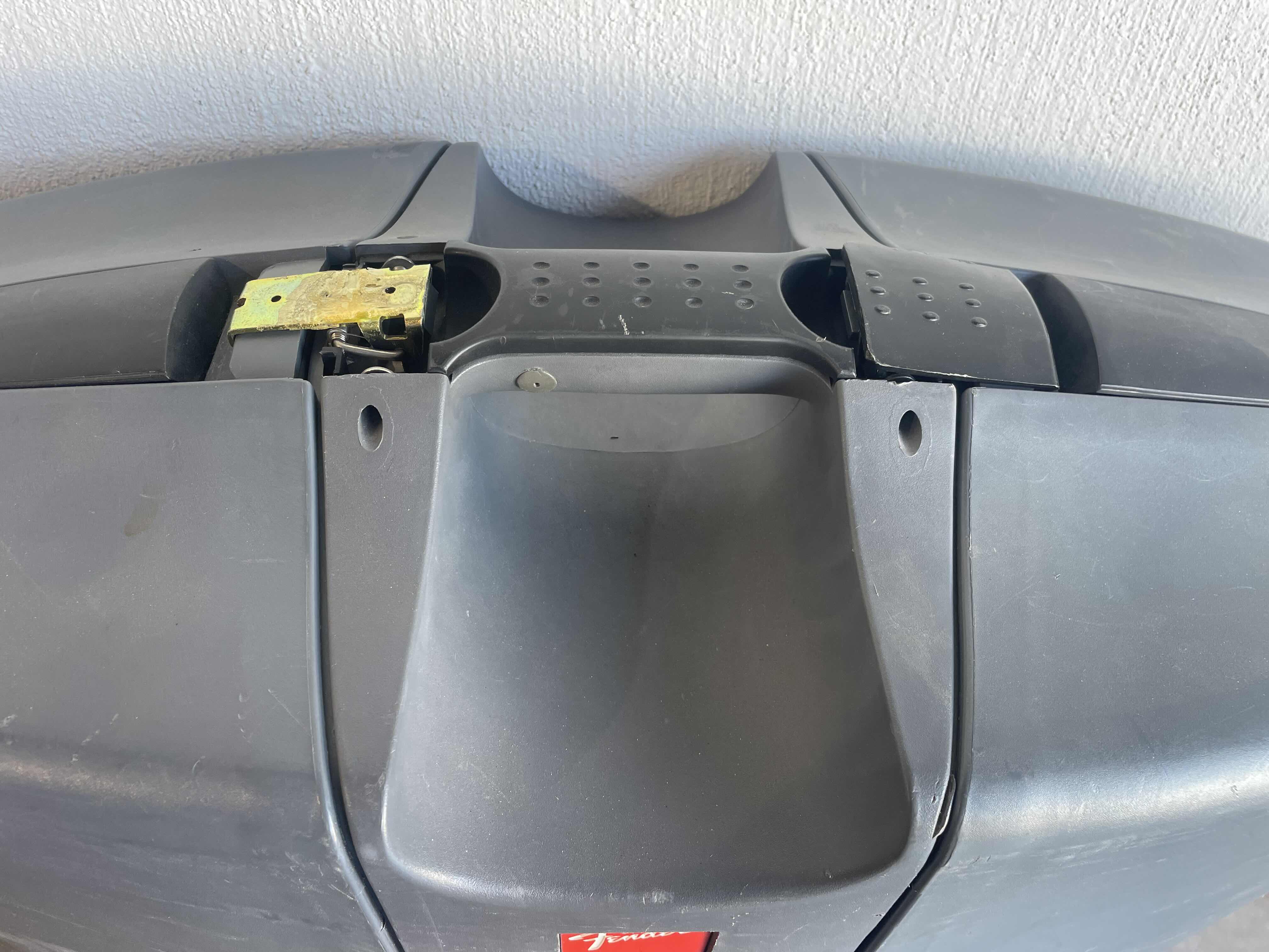 Photo 1 of FENDER PASSPORT P-250 PORTABLE PA
SOUND SYSTEM 069-1002 (250WATT)