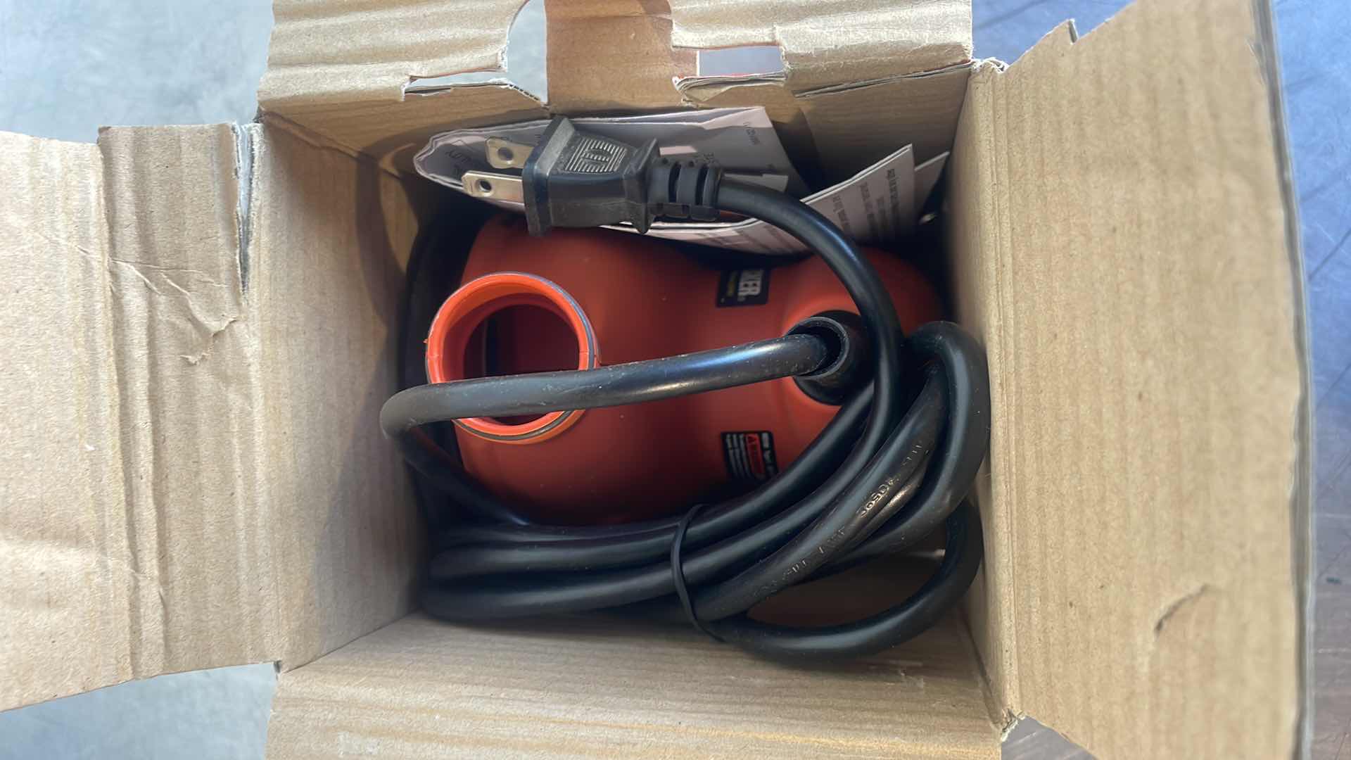 Photo 1 of BLACK AND DECKER ORBITAL SANDER