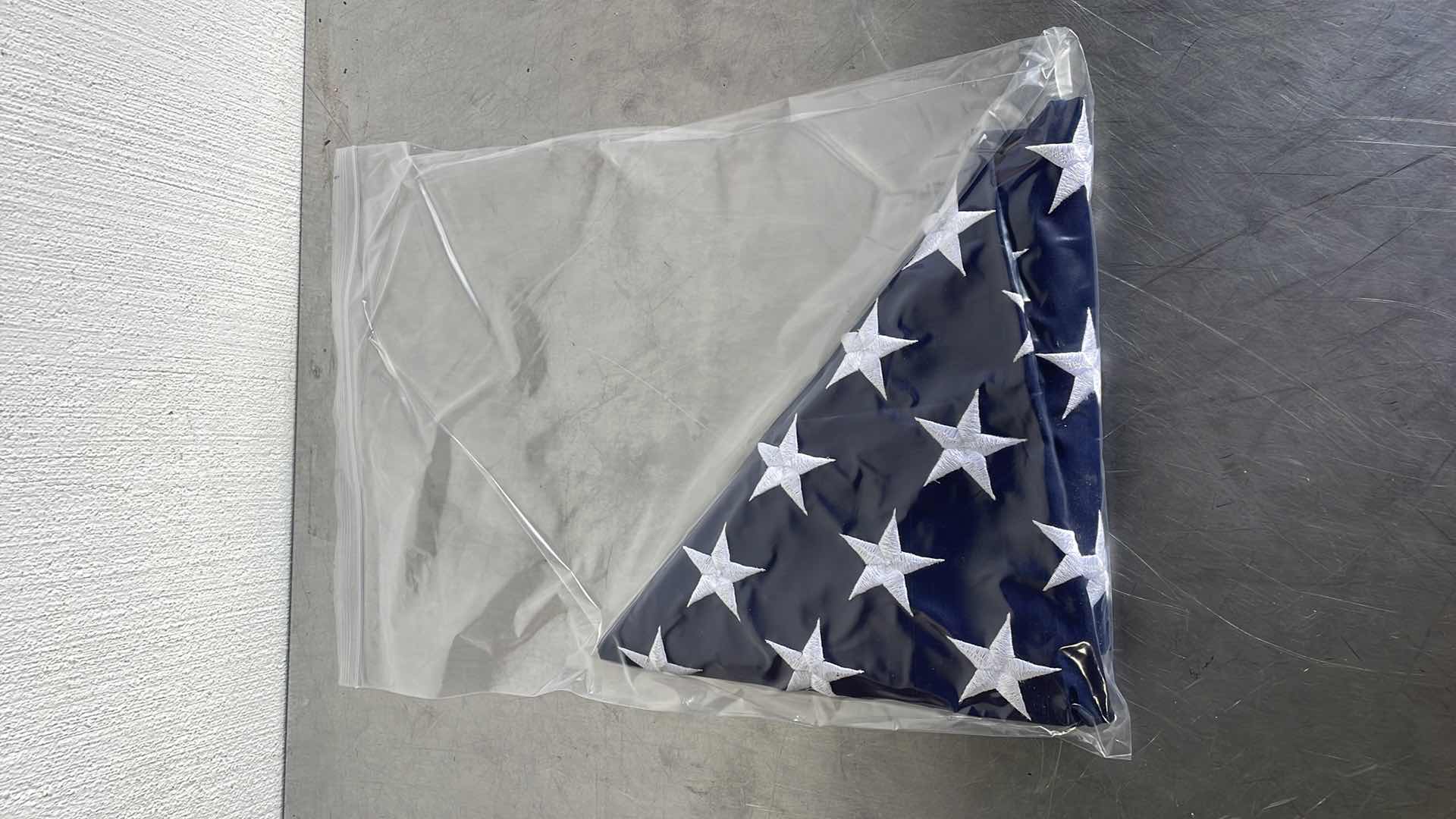 Photo 1 of AMERICAN FLAG UNKNOWN SIZE