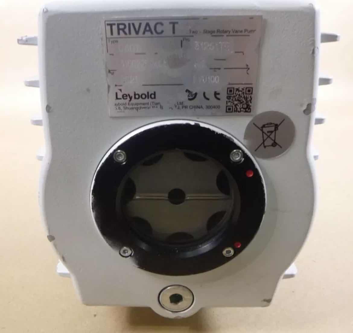 Photo 1 of LEYBOLD TRIVAC D30T DUAL STAGE ROTARY VANE VACUUM PUMP