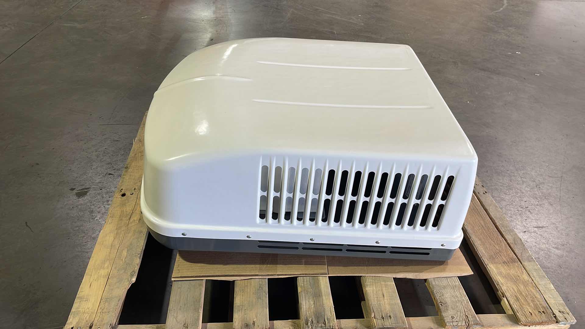 Photo 3 of DOMETIC BRISK II RV AIR CONDITIONER 13,500BTU