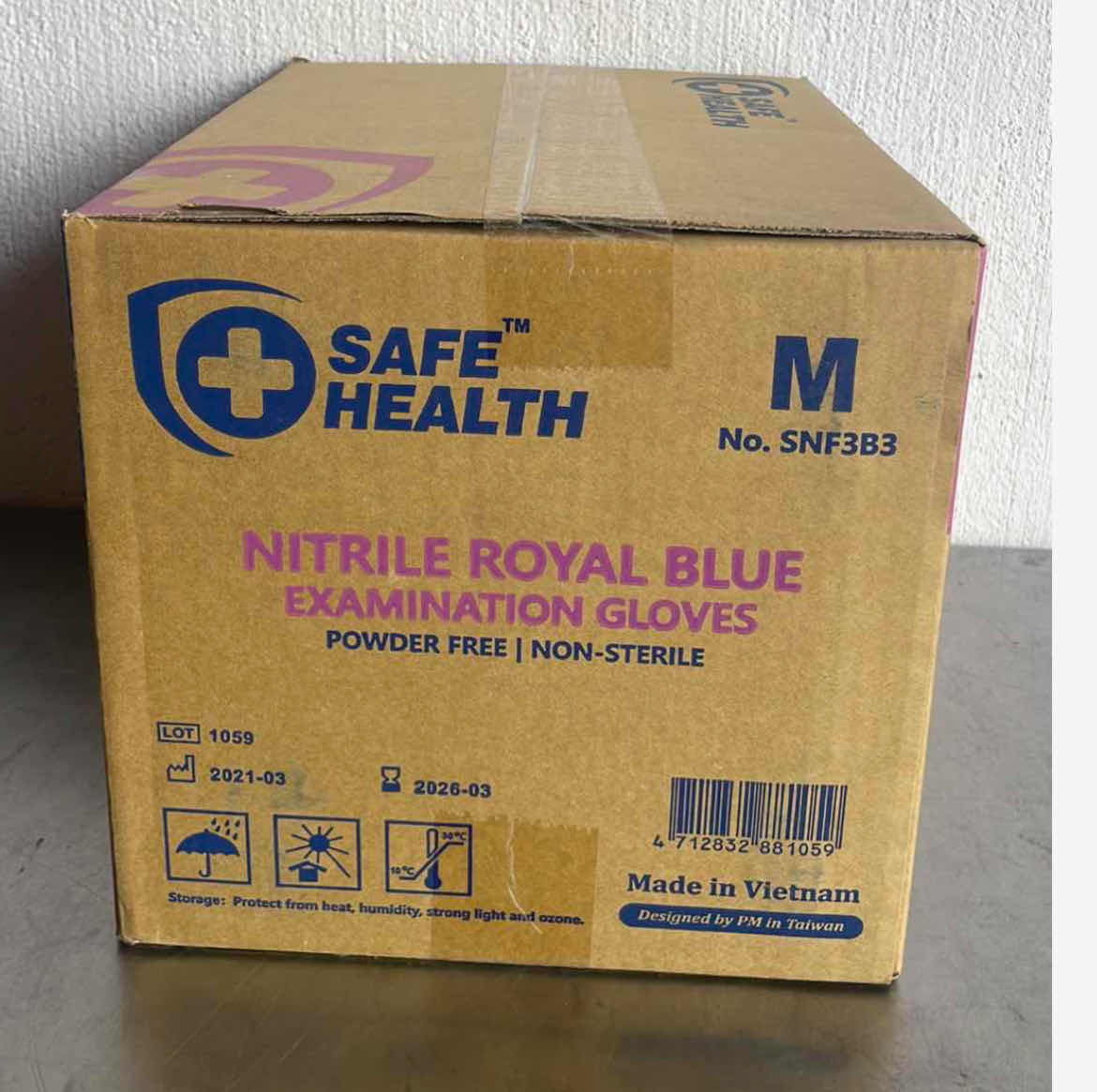 Photo 1 of MEDIUM SAFE HEALTH NITRILE EXAM DISPOSABLE GLOVES, LATEX FREE, POWDER FREE, BLUE, TEXTURED, 3.5 MIL, MEDICAL GRADE, FOOD, NURSING, CLEANING, CASE OF 1000