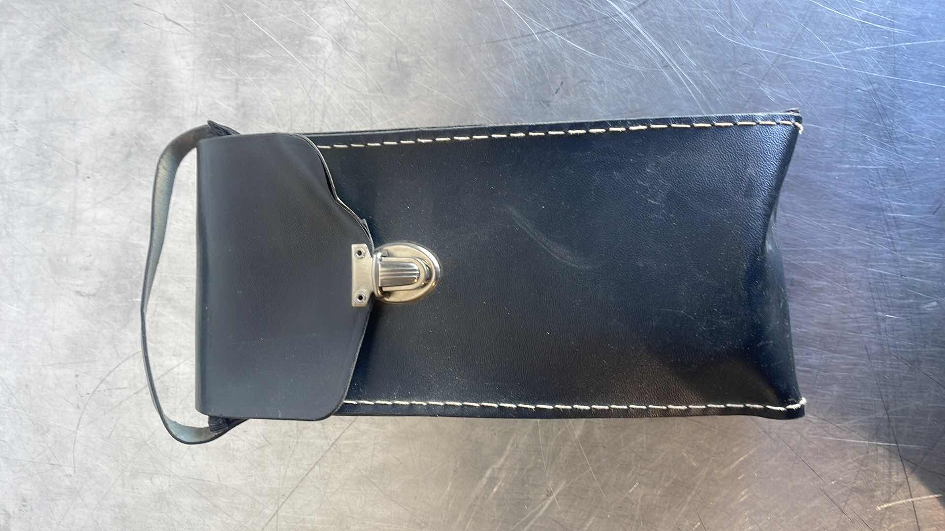 Photo 1 of TIF INSTRUMENTS 5000 HALOGEN
REFRIGERANT GAS LEAK DETECTOR METEL
W/ CASE