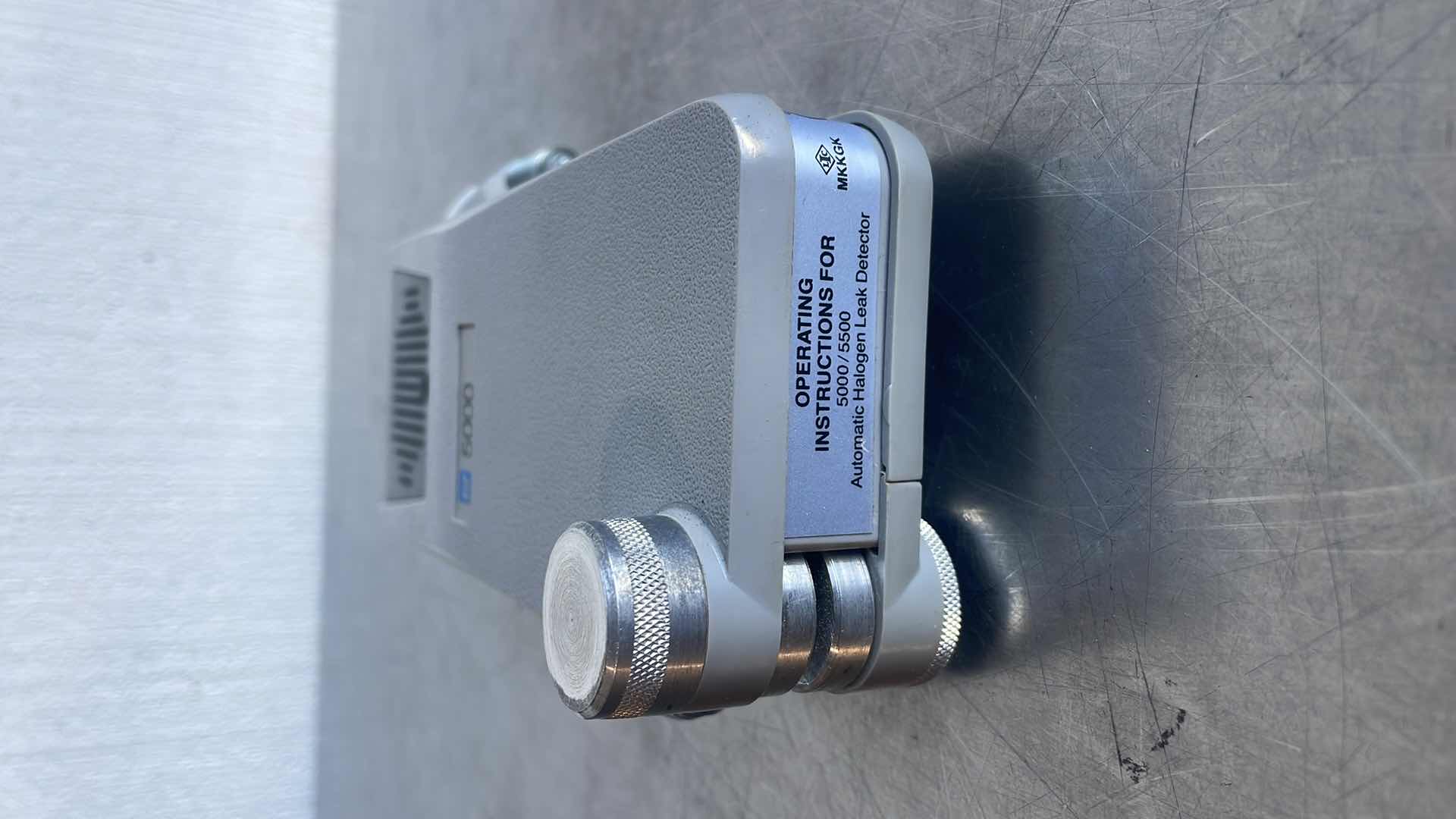 Photo 1 of TIF INSTRUMENTS 5000 HALOGEN
REFRIGERANT GAS LEAK DETECTOR METEL
W/ CASE