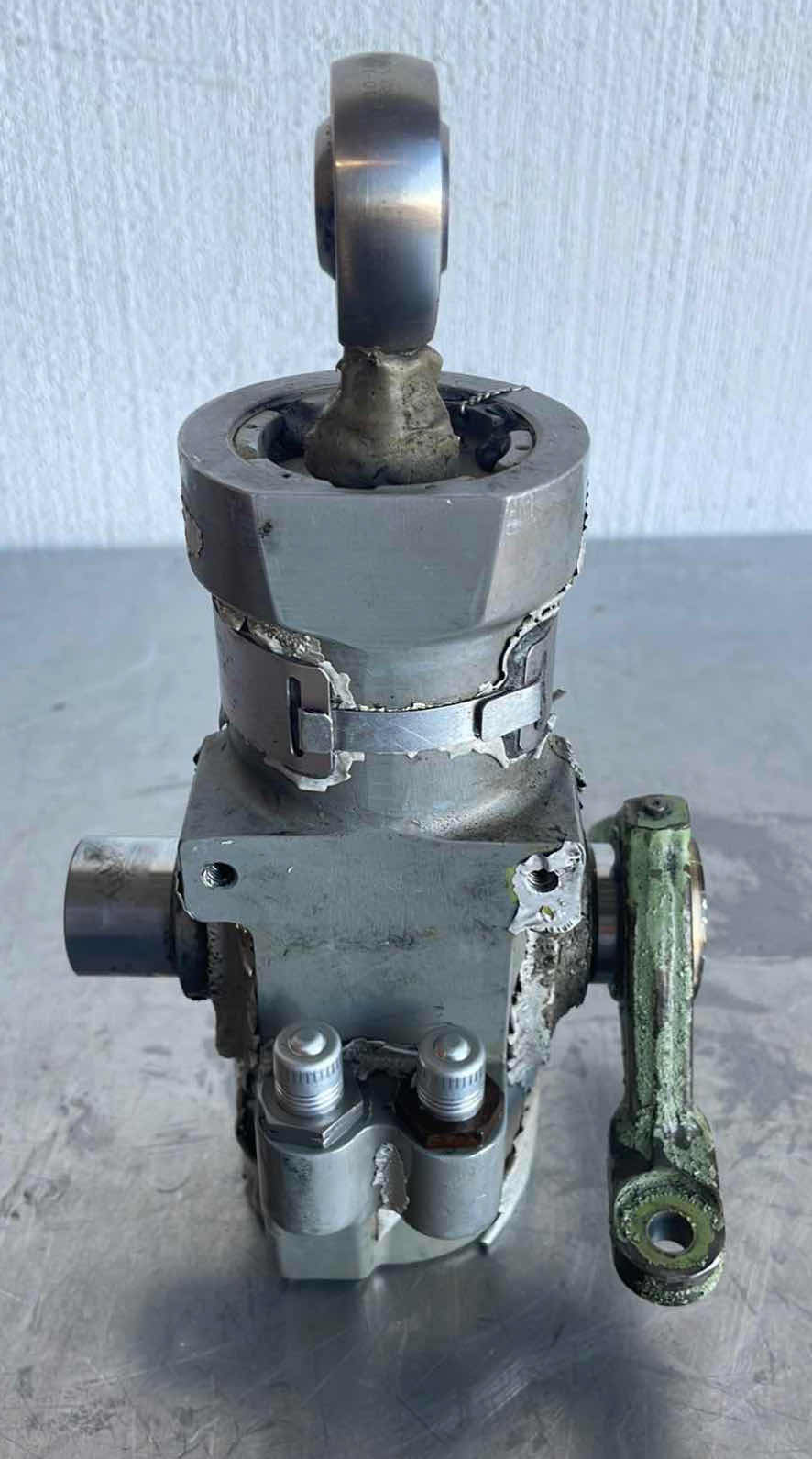 Photo 1 of BOEING 737 OUTBOARD GROUND SPOILER ACTUATOR 65C26864-2,
65-44960-27