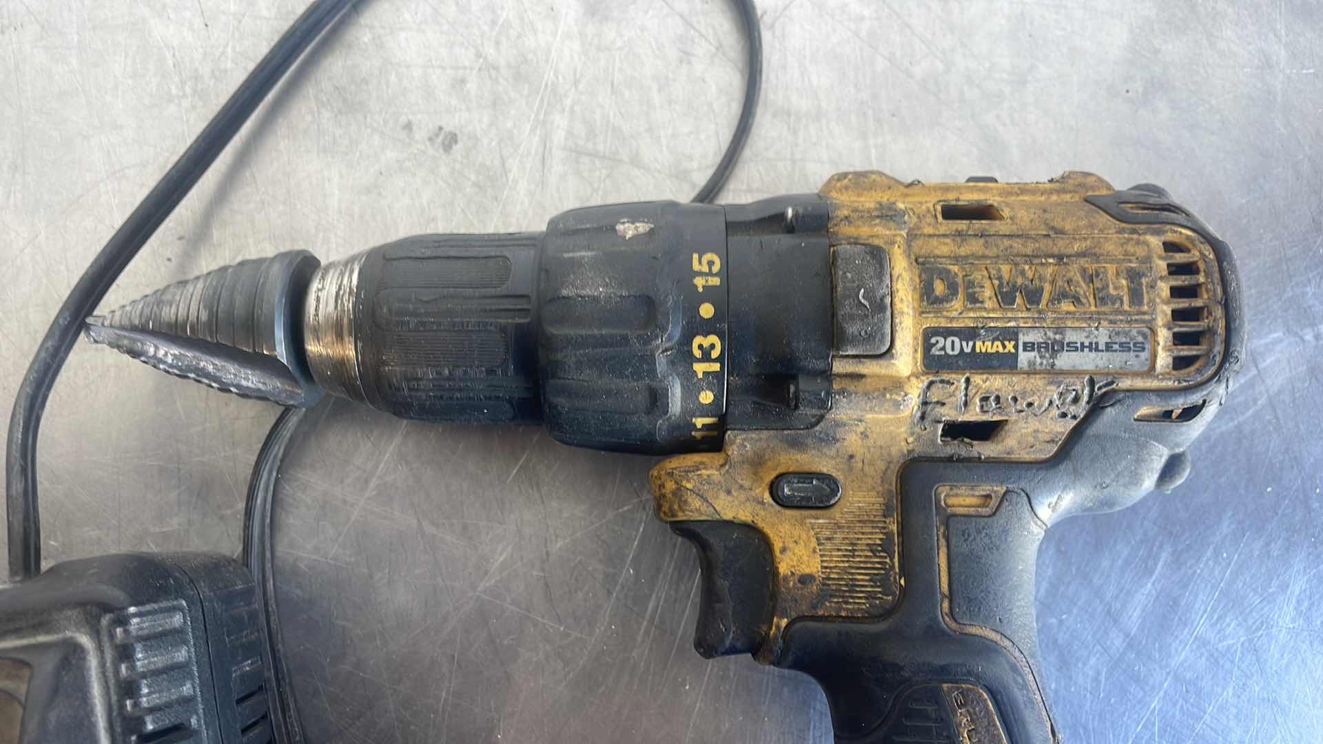 Photo 1 of DEWALT 20V CORDLESS DRILL DRIVER DCD 777 WITH BATTERY AND CHARGER