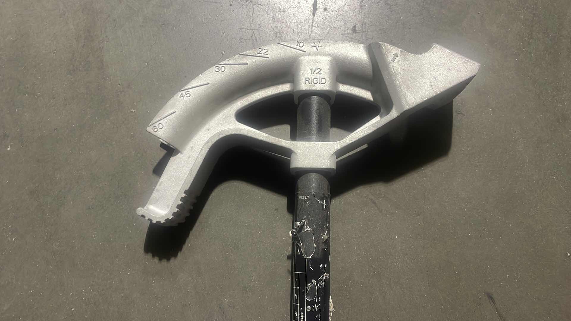 Photo 1 of SOUTHWIRE 3/4" EMT ALUMINUM HEAD CONDUIT BENDER MCB3/4