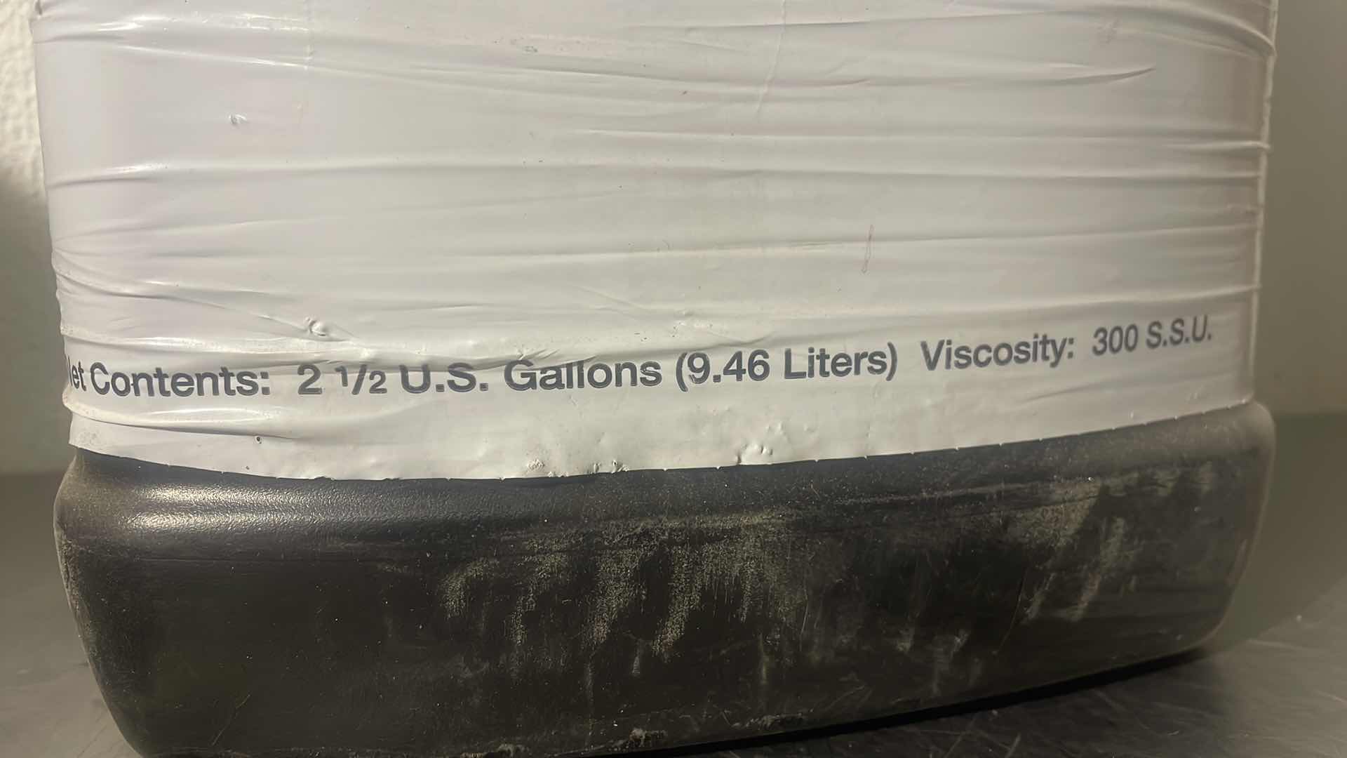 Photo 1 of TRANE OIL00022 REFRIGERATION OIL, WHITE MINERAL, 2.5 GALLON/9.46 LITERS