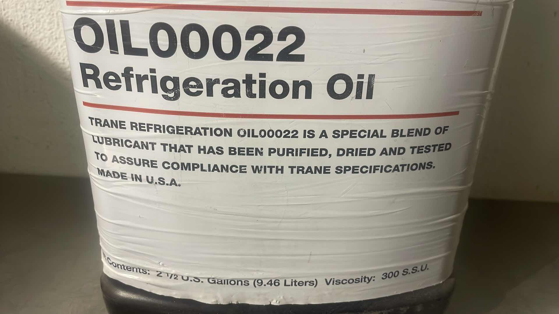 Photo 1 of TRANE OIL00022 REFRIGERATION OIL, WHITE MINERAL, 2.5 GALLON/9.46 LITERS
