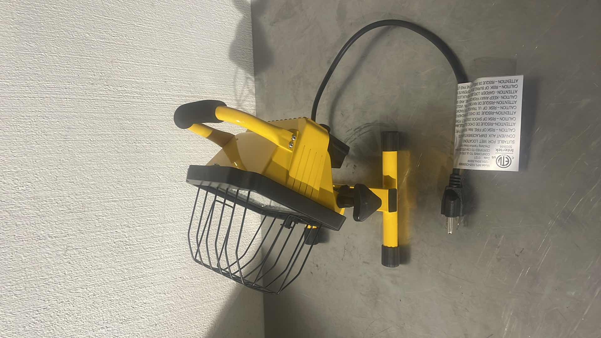 Photo 1 of HALOGEN HAND LIGHT MODEL:MPL1025-C500K9030
120V,60Hz, 500W