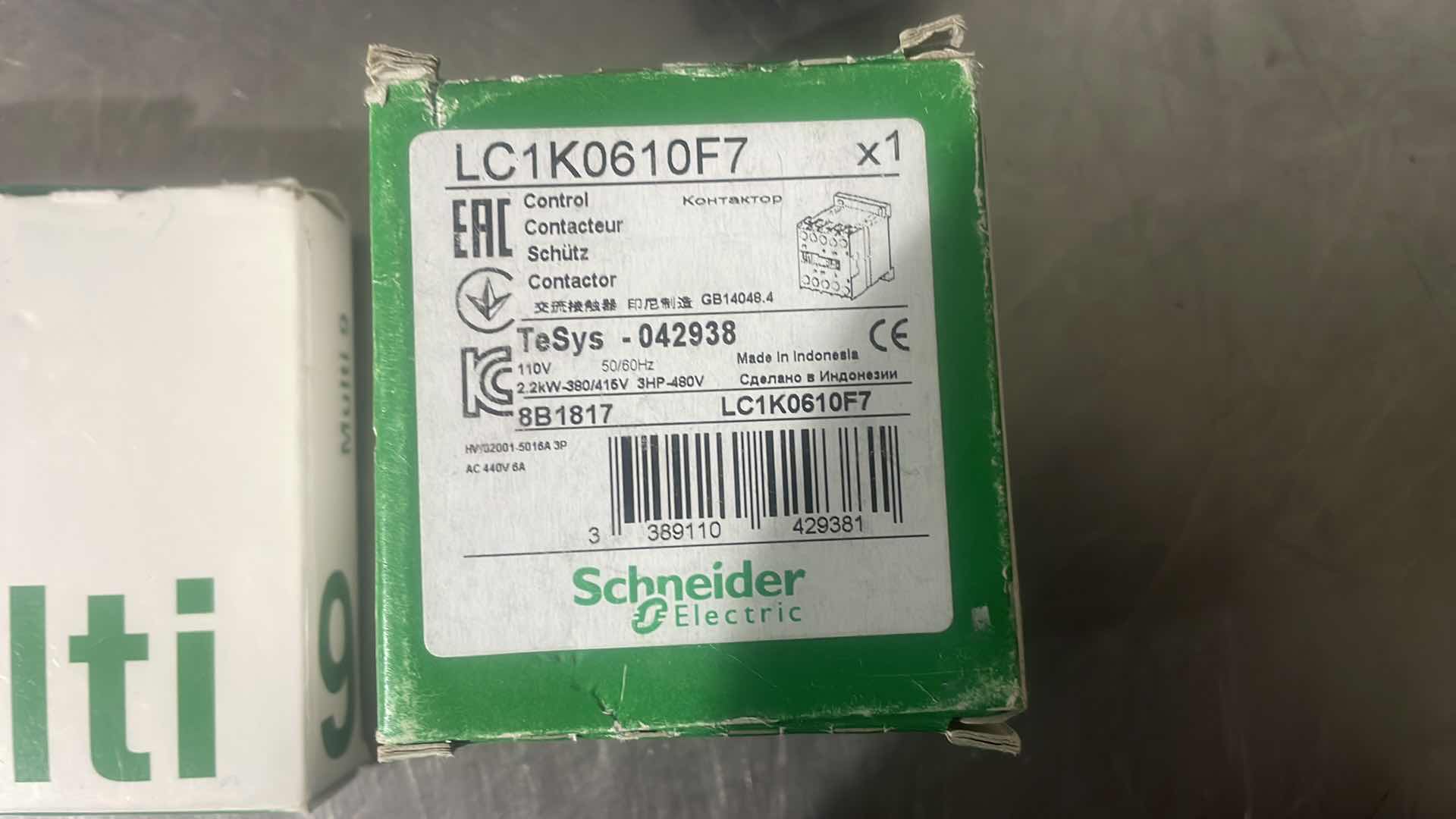 Photo 1 of SCHNEIDER ELECTRIC BREAKERS