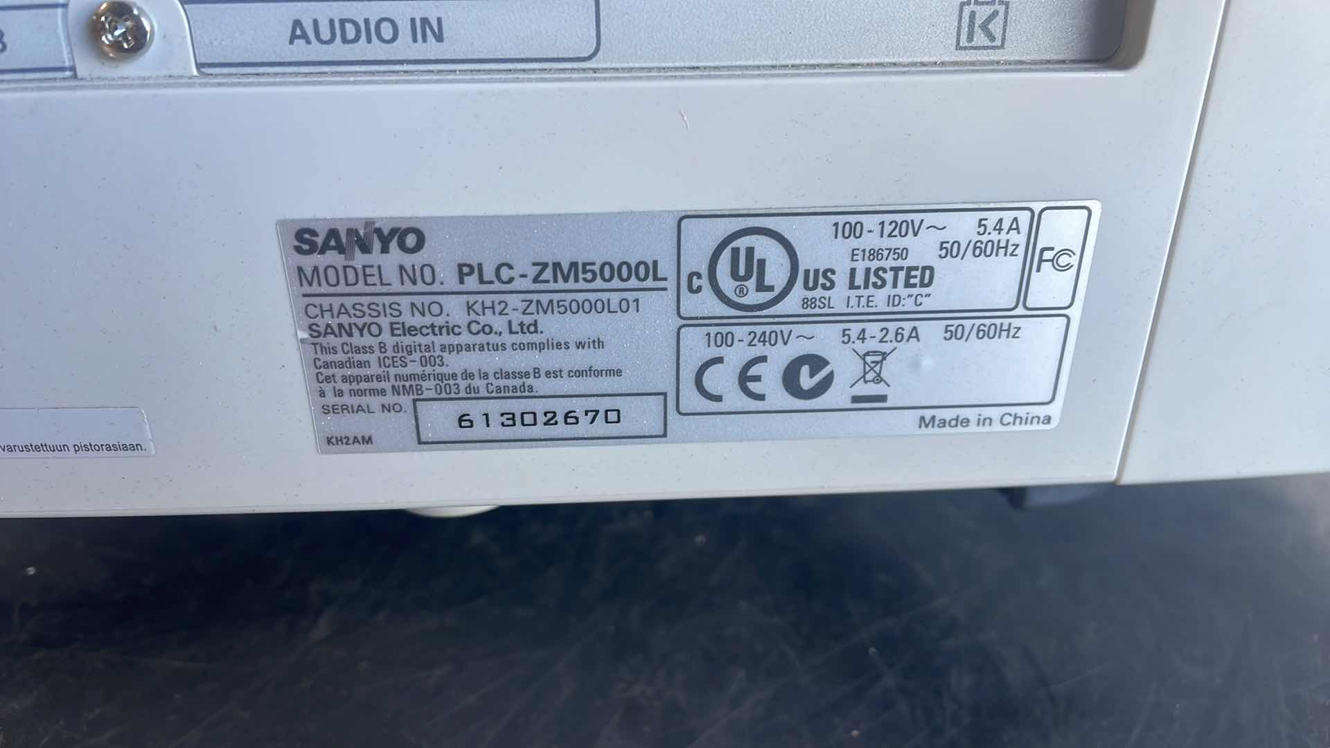Photo 1 of SANYO WUXGA PROJECTOR PLC-ZM5000L