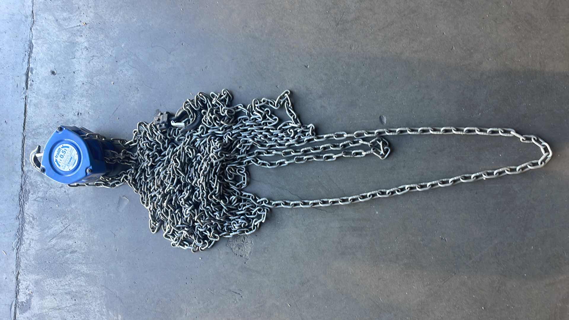 Photo 1 of TRACTEL TRALIFT CHAIN HOIST 1/2 TON