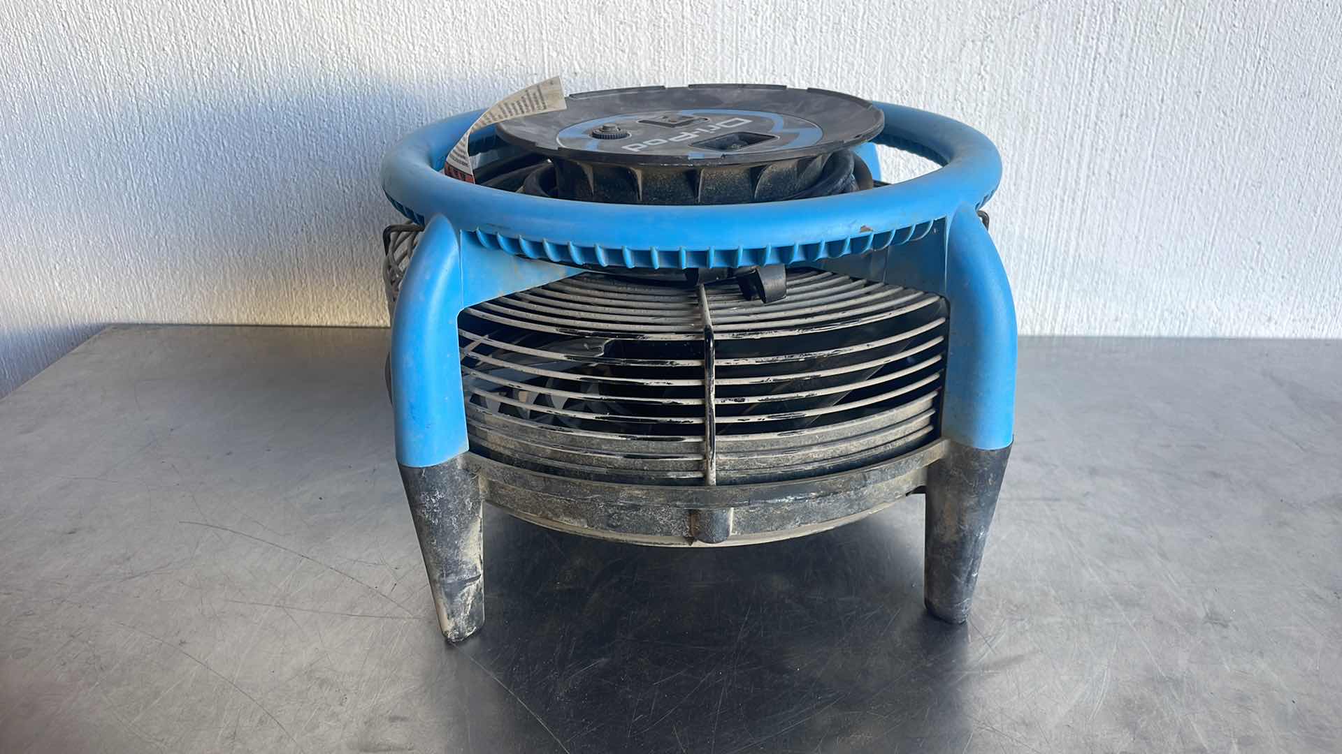 Photo 1 of DRI-EAZ DRI-POD PRO OMNIDIRECTIONAL FLOOR, CARPET DRYER, DRY CABINETS CARS, BOATS AND RVS, VENTILATES, F451, ITEM 121657, DURABLE, LIGHTWEIGHT, BLUE/BLACK, 8.9" X 15.2" X 15.2"